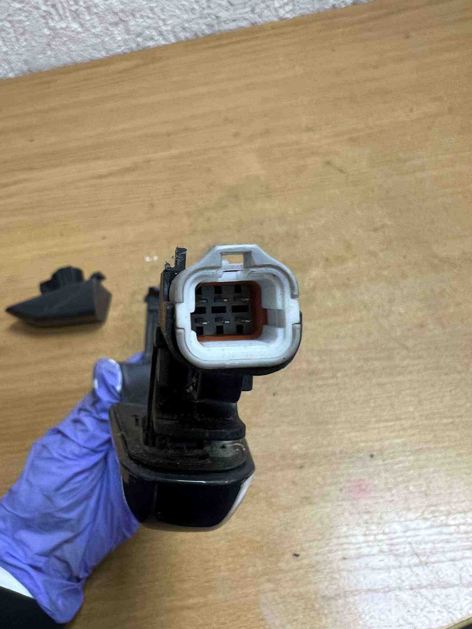 LAND ROVER Range Rover Evoque L538 (1 gen) (2011-2020) Bakre vänstra dörrens yttre handtag BJ32224A44,#F6408 32405279