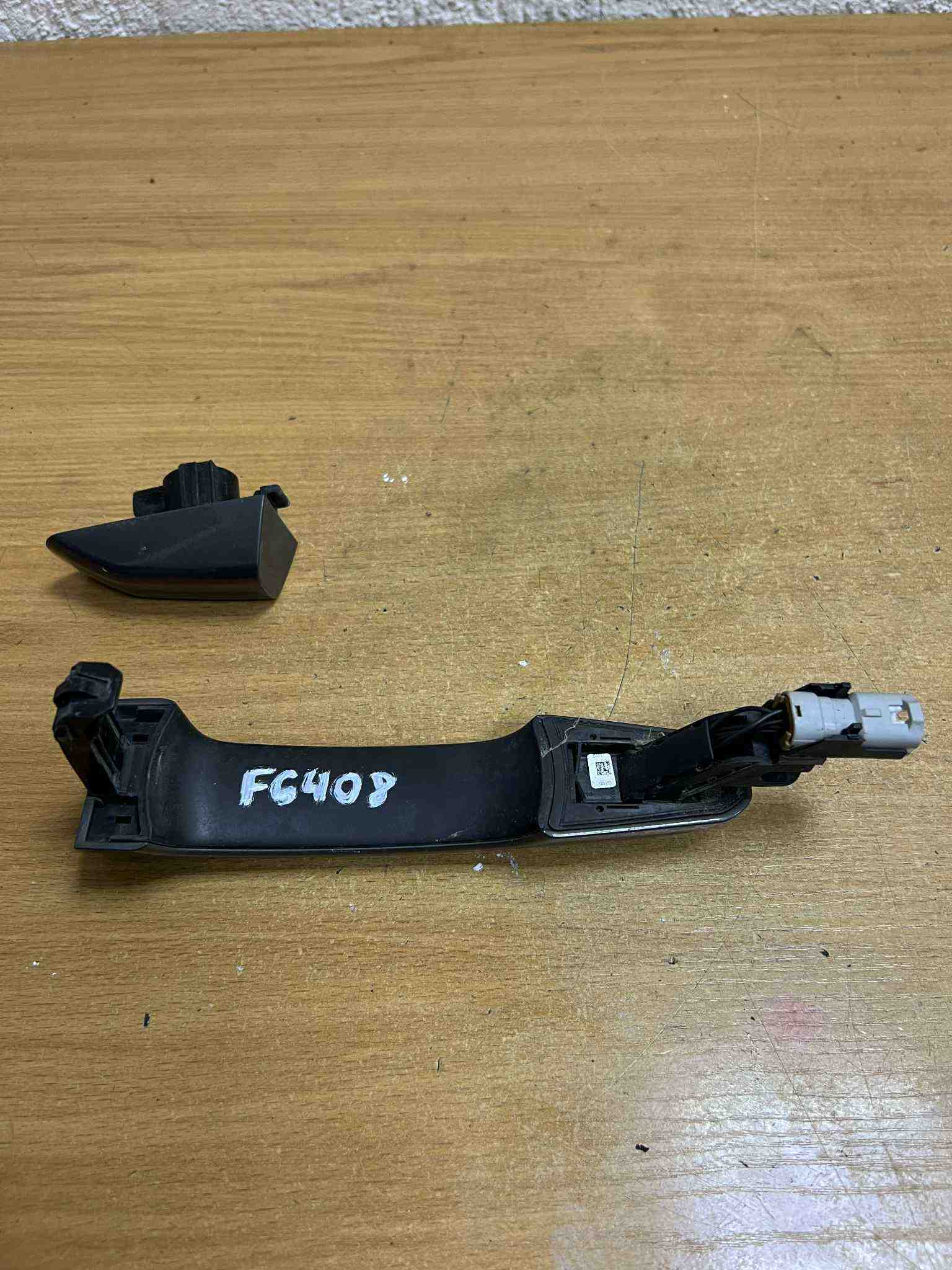LAND ROVER Range Rover Evoque L538 (1 gen) (2011-2020) Bakre vänstra dörrens yttre handtag BJ32224A44,#F6408 32405279