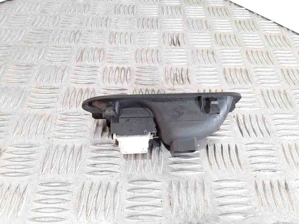 RENAULT Megane 2 generation (2002-2012) Aizmugurējo labo durvju loga pacelšanas slēdzis 156015540 32415680