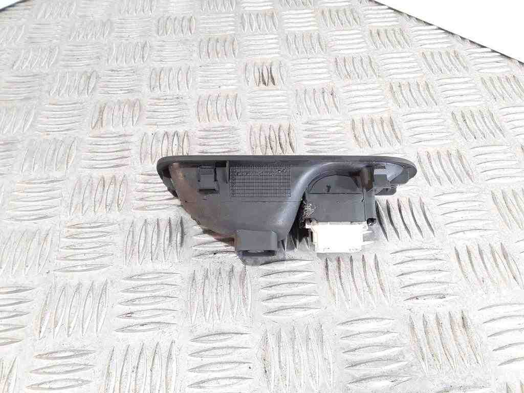 RENAULT Megane 2 generation (2002-2012) Aizmugurējo labo durvju loga pacelšanas slēdzis 156015540 32415680