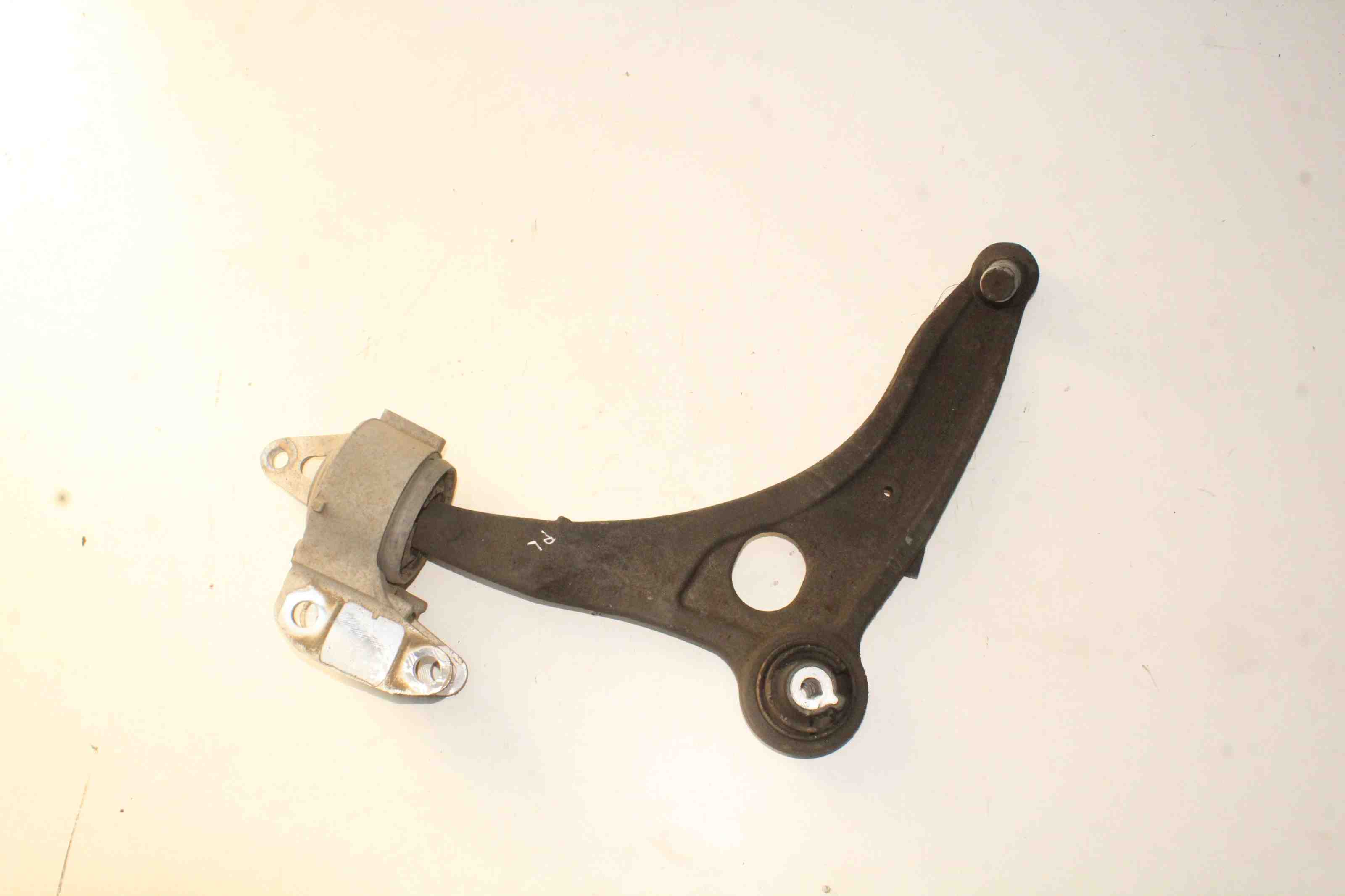 LAND ROVER Range Rover Evoque L551 (2 gen) (2018-2024) Front Left Arm K8D23A053 32401724