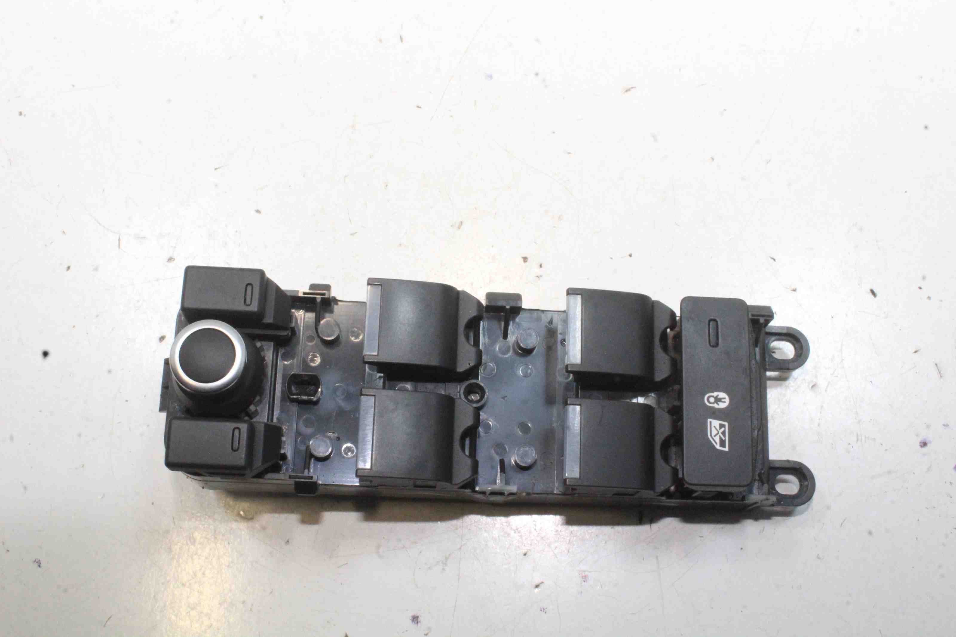 LAND ROVER Range Rover Evoque L551 (2 gen) (2018-2024) Främre höger dörrfönsterbrytare CPLA-14540-AG 32405062
