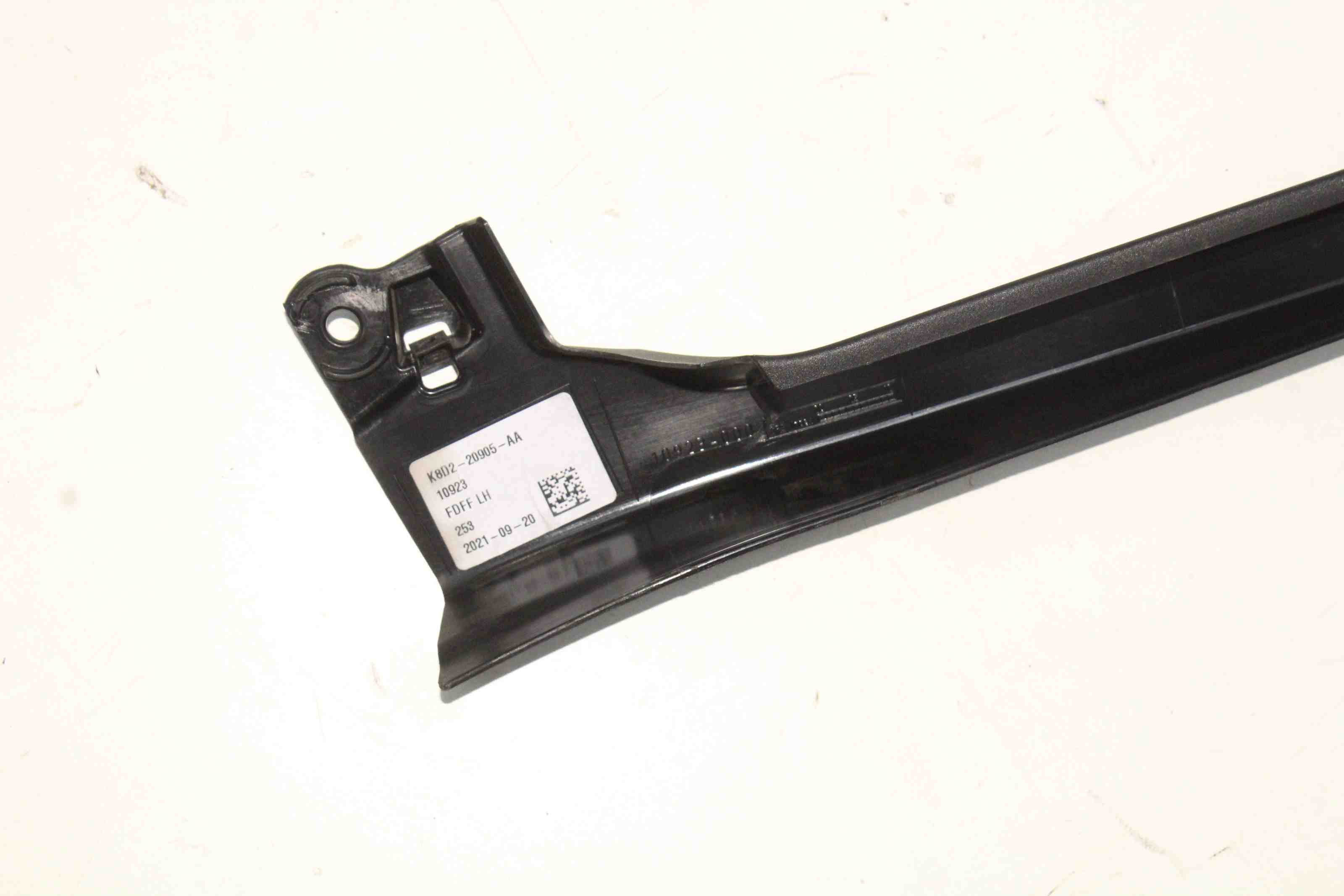 LAND ROVER Range Rover Evoque L551 (2 gen) (2018-2024) Vänster främre dörrpanel K8D2-20905-AA 32405277