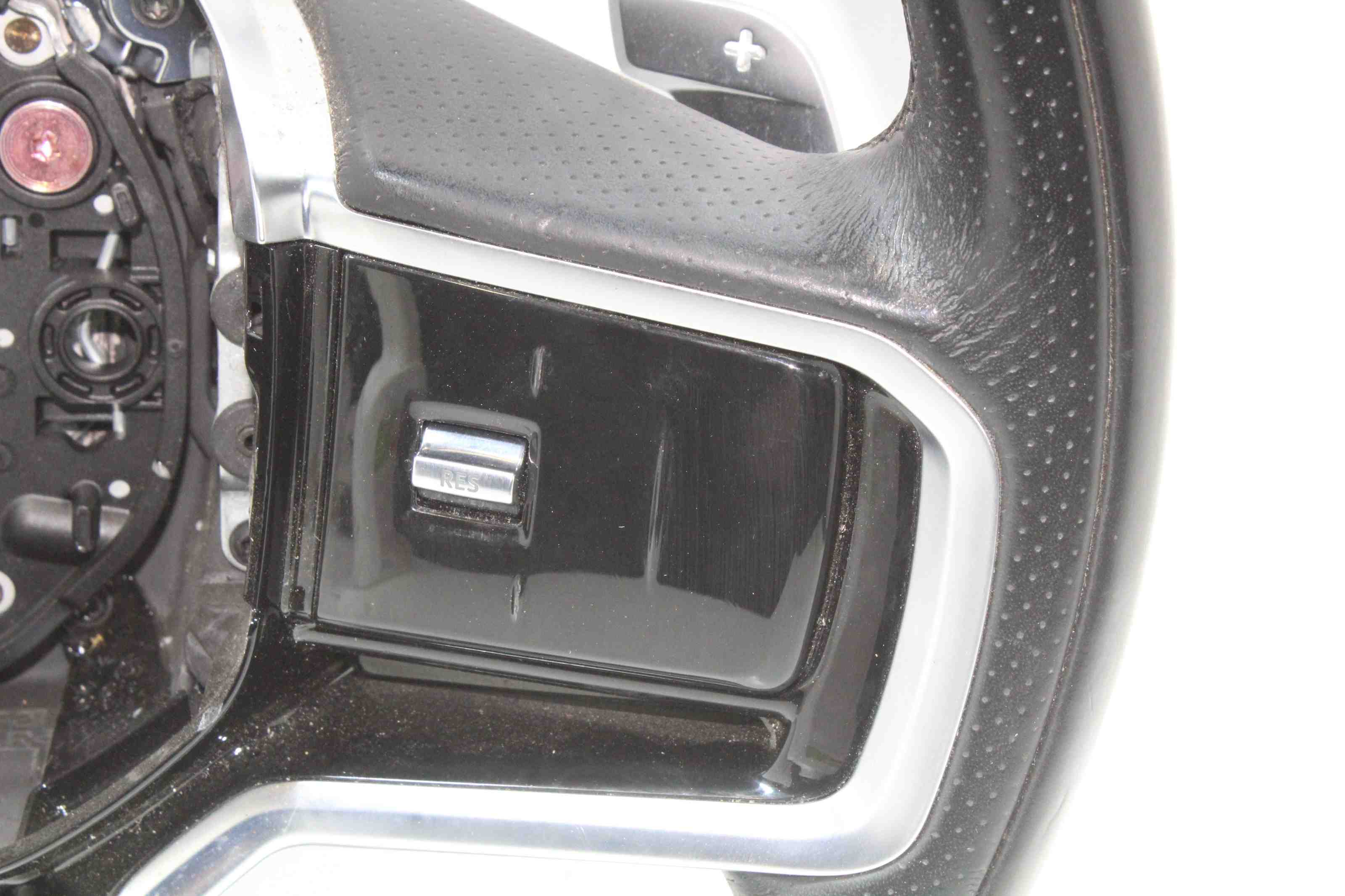 LAND ROVER Range Rover Evoque L551 (2 gen) (2018-2024) Руль M8A2-3F563-MD 32405895