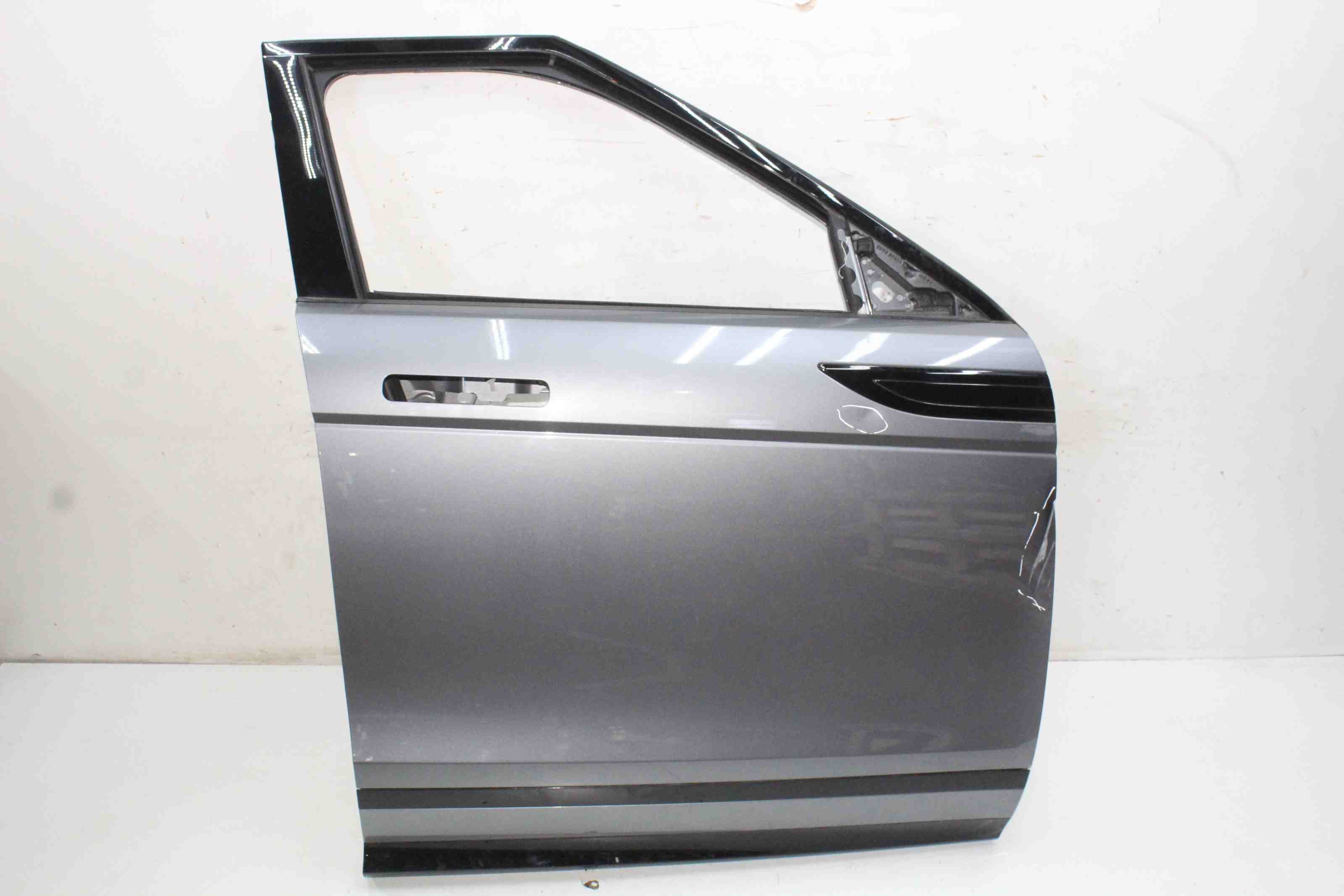 LAND ROVER Range Rover Evoque L551 (2 gen) (2018-2024) Priekšējās labās durvis AH52-10655-AD 32411964