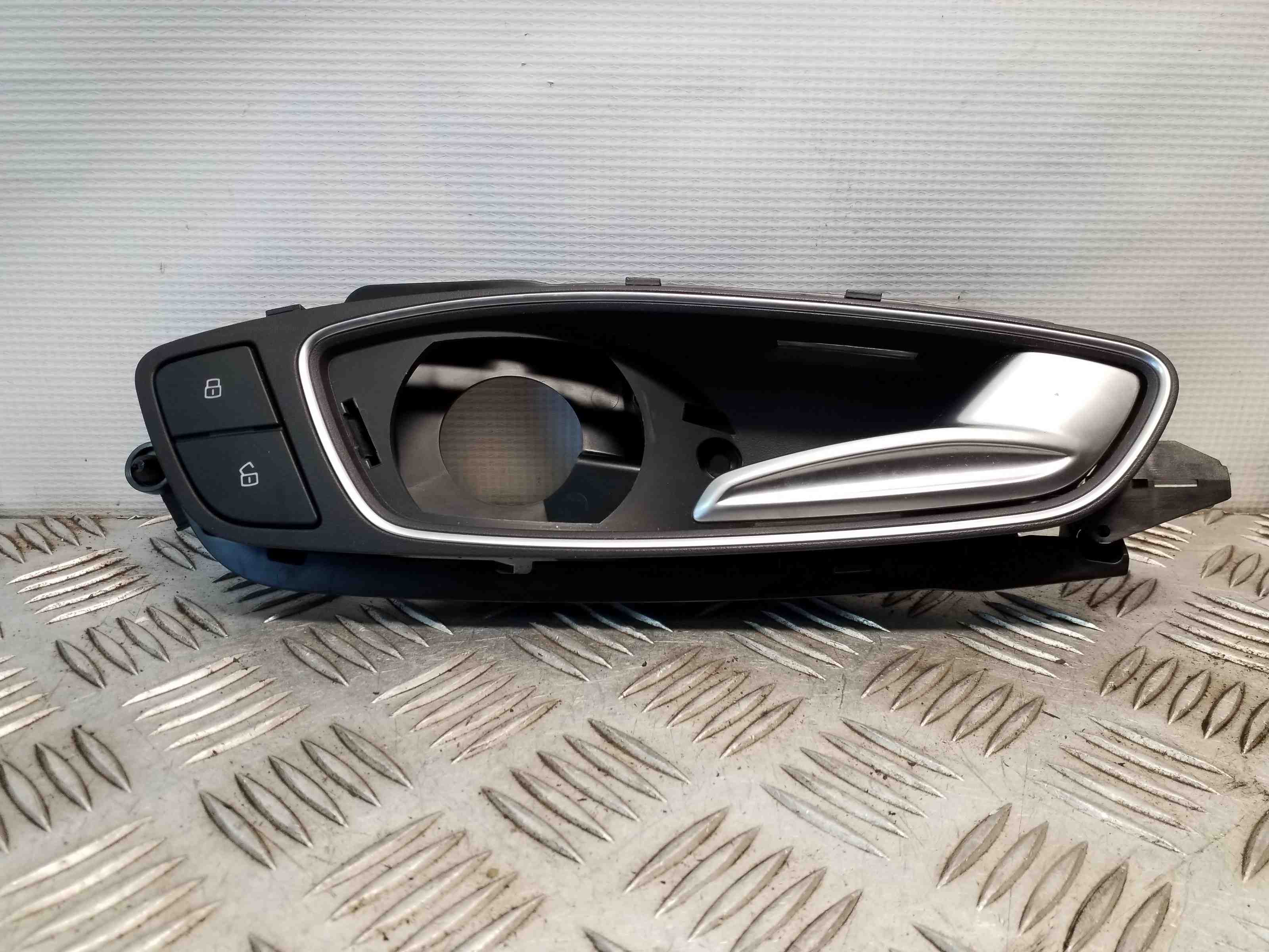 AUDI A1 8X (2010-2020) Höger främre inre dörröppningshandtag 8X0837020F,8X0868784 32402447