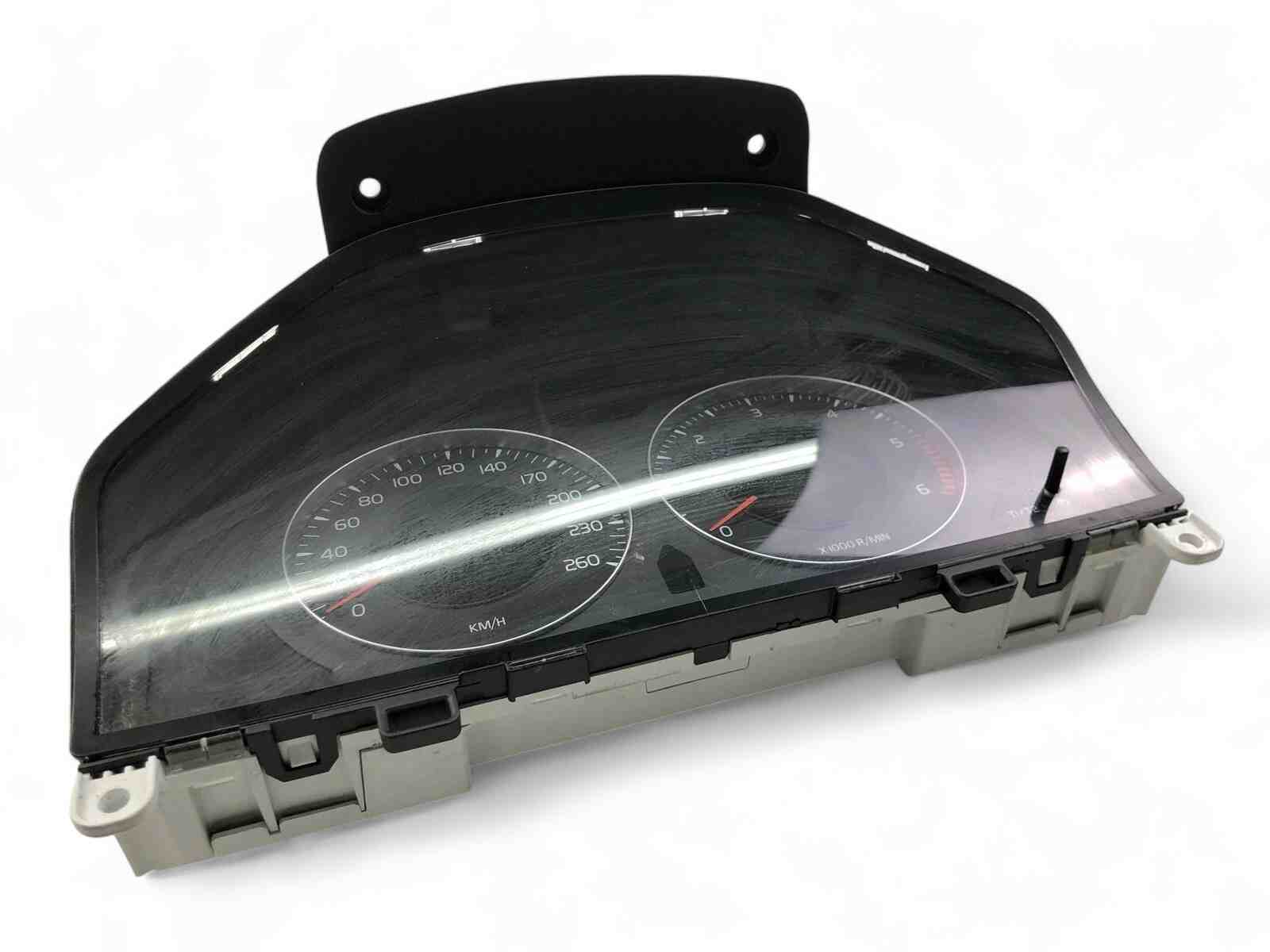 VOLVO S80 2 generation (2006-2020) Instrumentu panelis/spidometrs 31270899AA 32400186