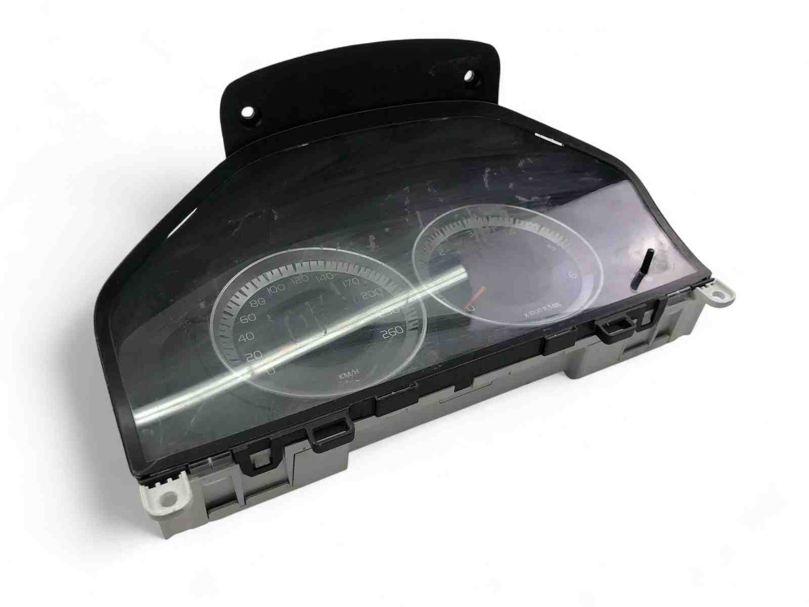 VOLVO S60 2 generation (2010-2020) Instrumentu panelis/spidometrs 31327582AA 32401992