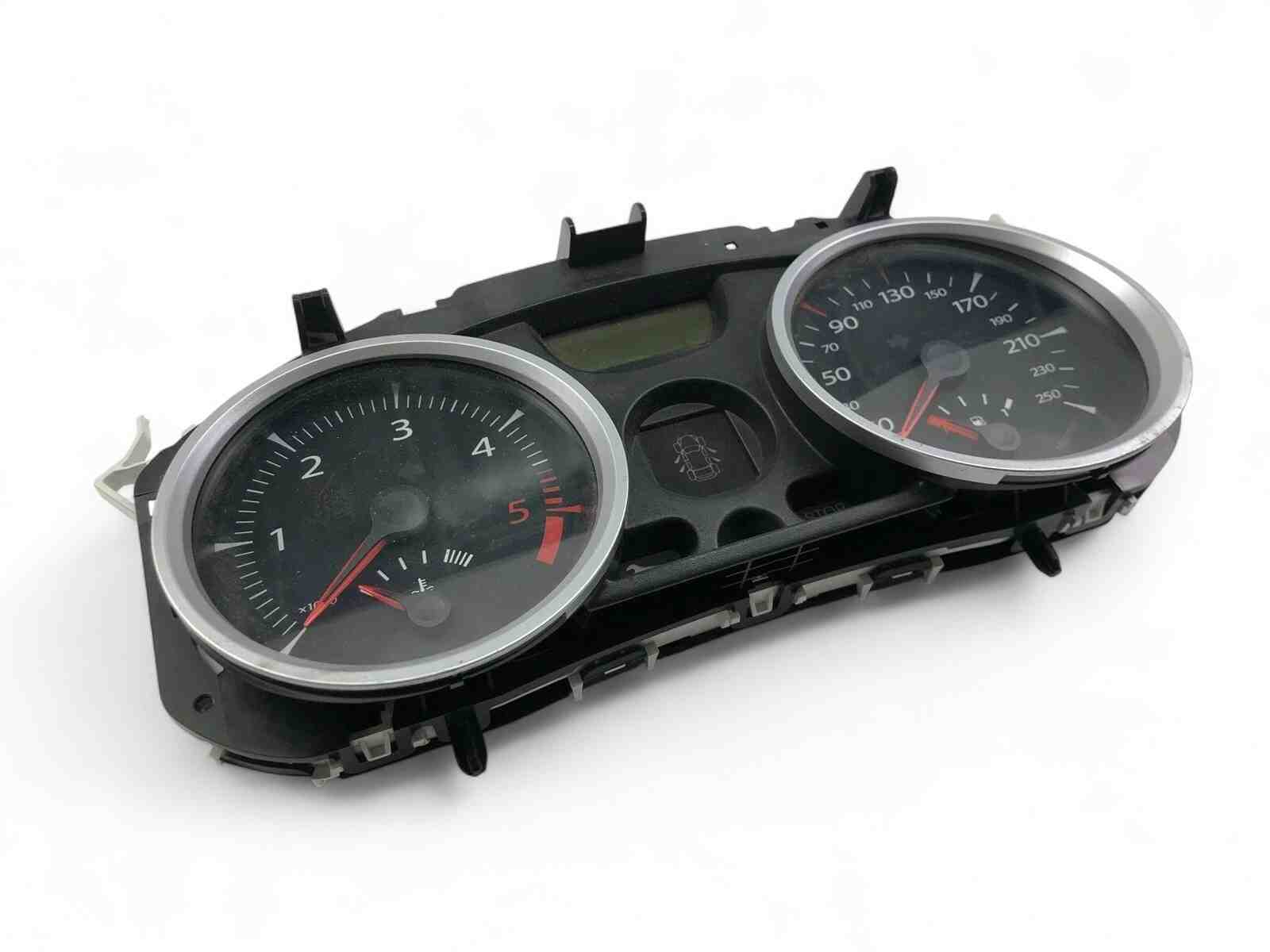 RENAULT Megane 2 generation (2002-2012) Instrumentu panelis/spidometrs 8200720321M 32402003
