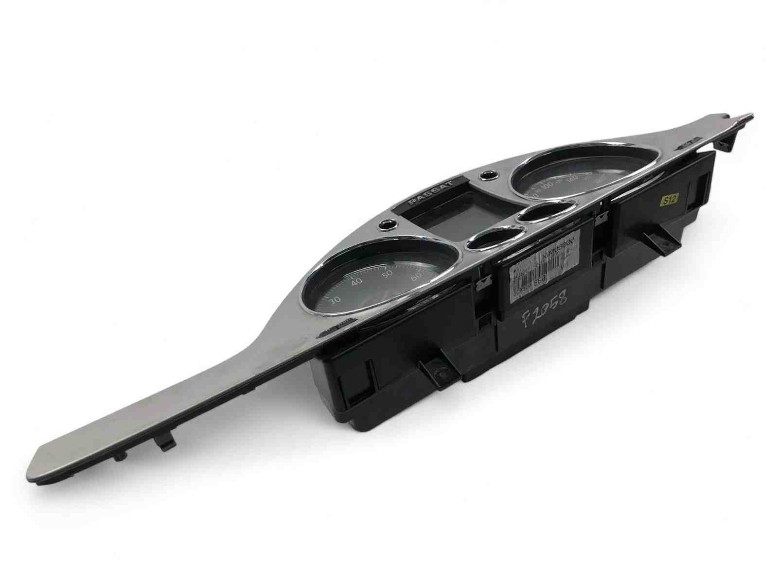 VOLKSWAGEN Passat B6 (2005-2010) Instrumentu panelis/spidometrs 3C0920860J 32402137