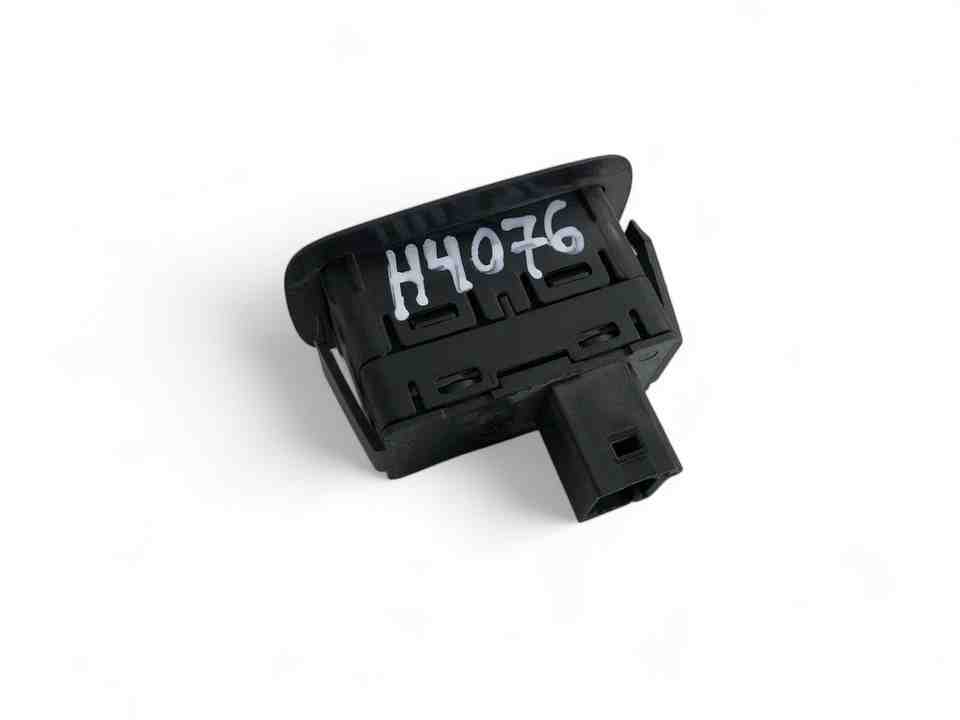 CITROËN C4 1 generation (2004-2011) Кнопка стеклоподъемника передней правой двери 96639378ZD 32414181