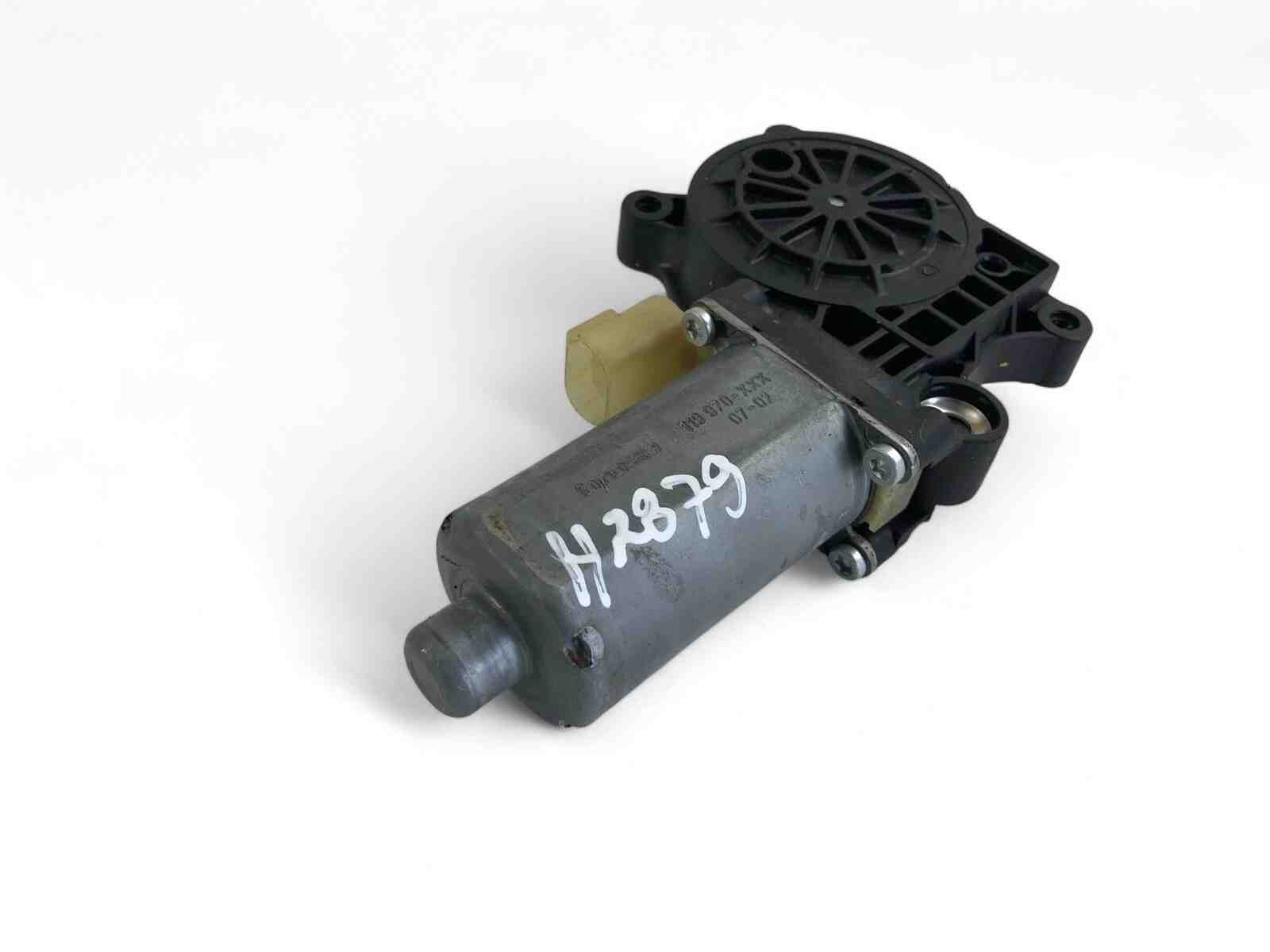 VOLVO S80 1 generation (1998-2006) Маторчик стеклоподъемника задней правой двери 0130821776 32446514