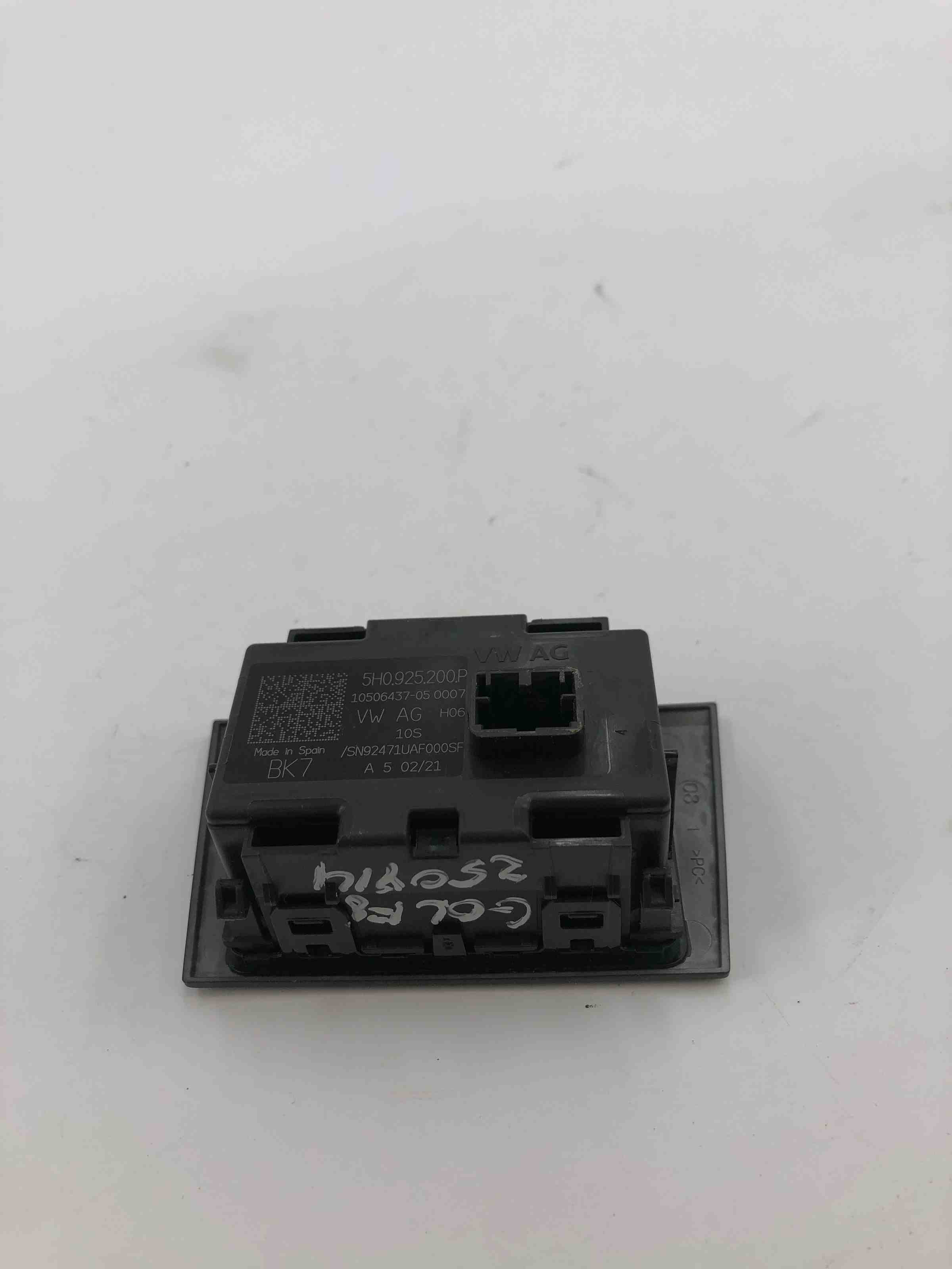 VOLKSWAGEN Golf 8 generation (2019-2023) кнопка опасности 5h0925200p 32430386