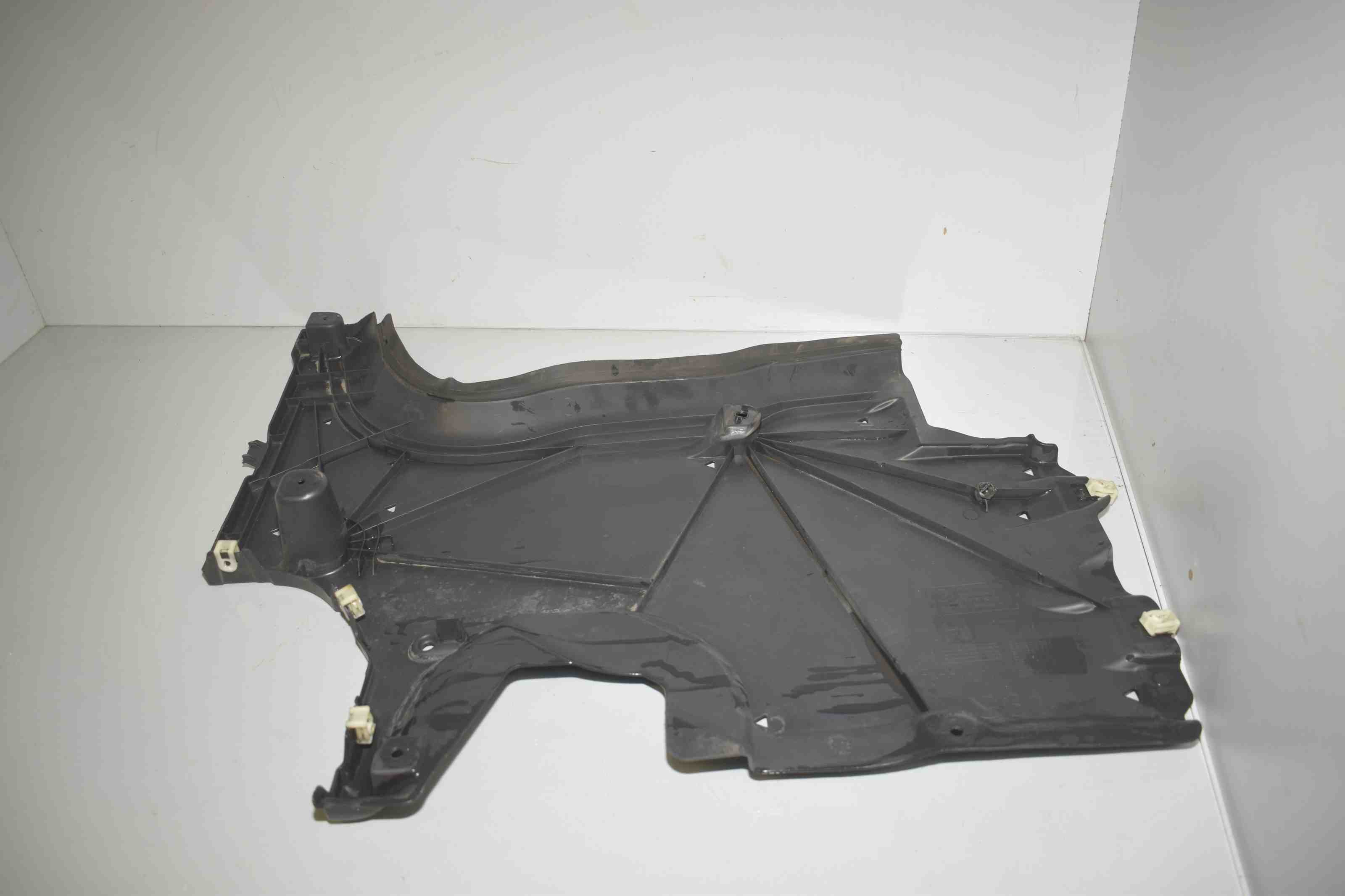 BMW 5 Series G30/G31 (2016-2023) Right Side Underbody Cover 7441180,51757441180 32203813