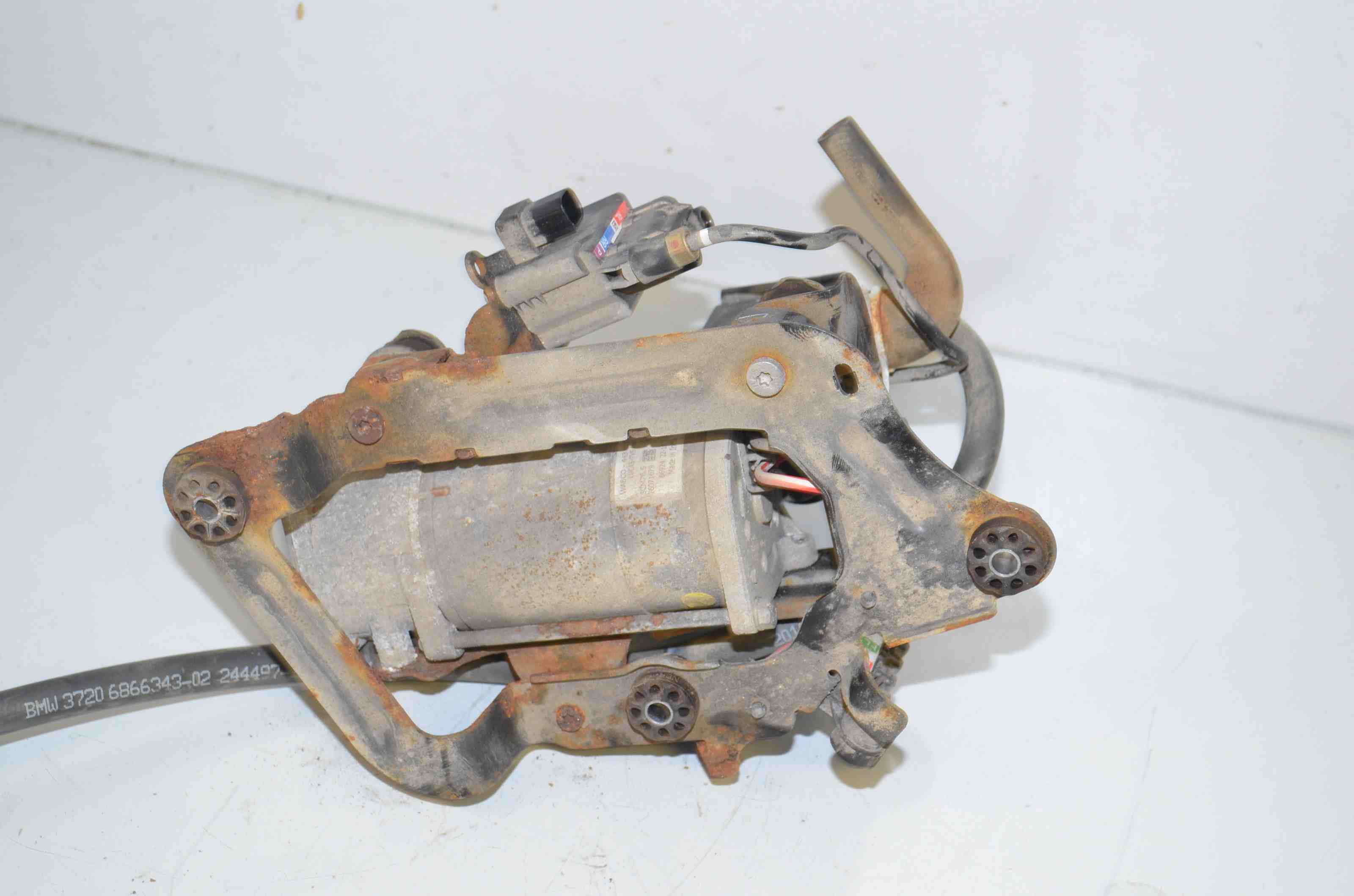 BMW 5 Series G30/G31 (2016-2023) Suspension Compressor 6886721,37206886721 32382601
