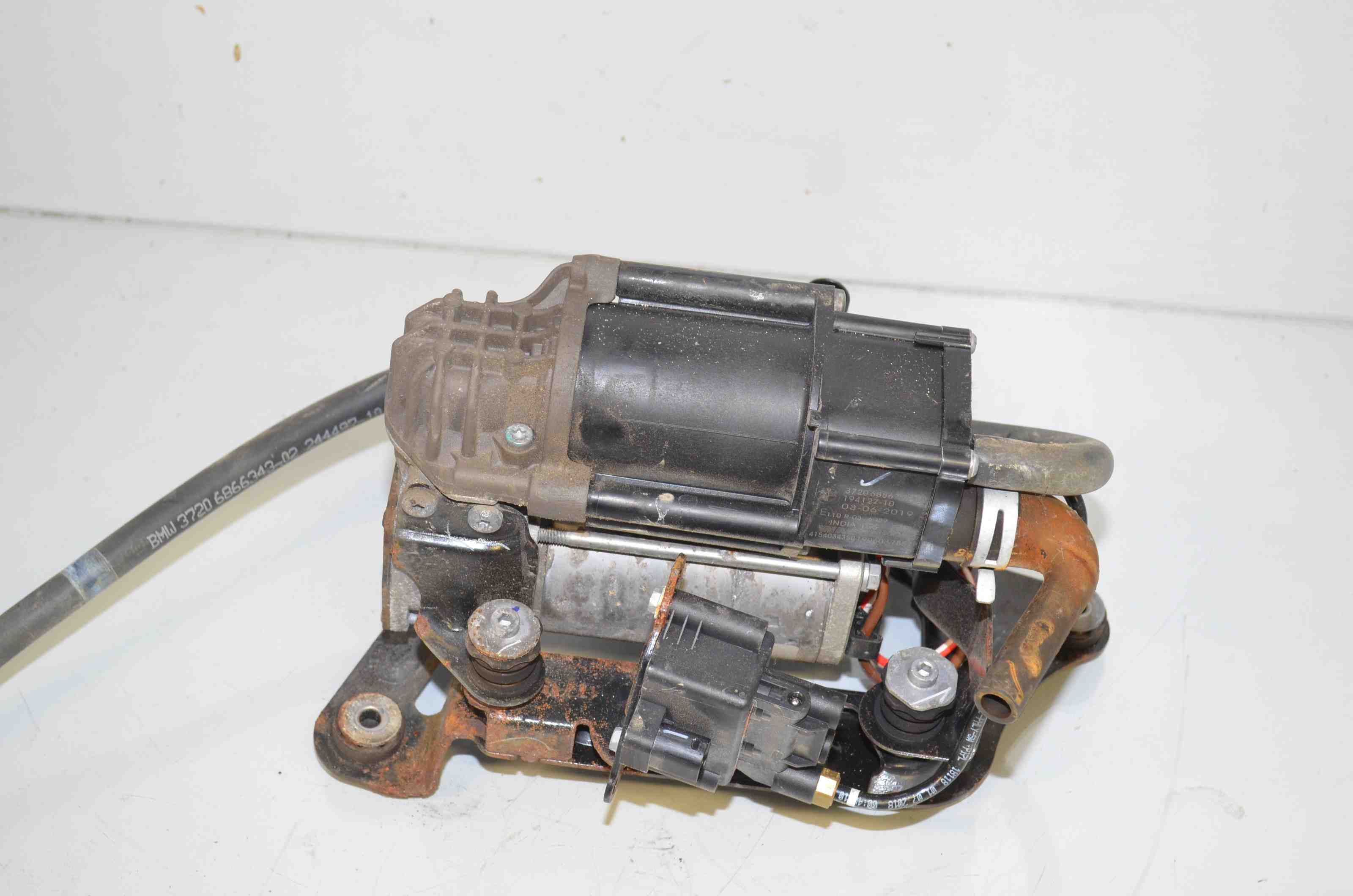 BMW 5 Series G30/G31 (2016-2023) Suspension Compressor 6886721,37206886721 32382601