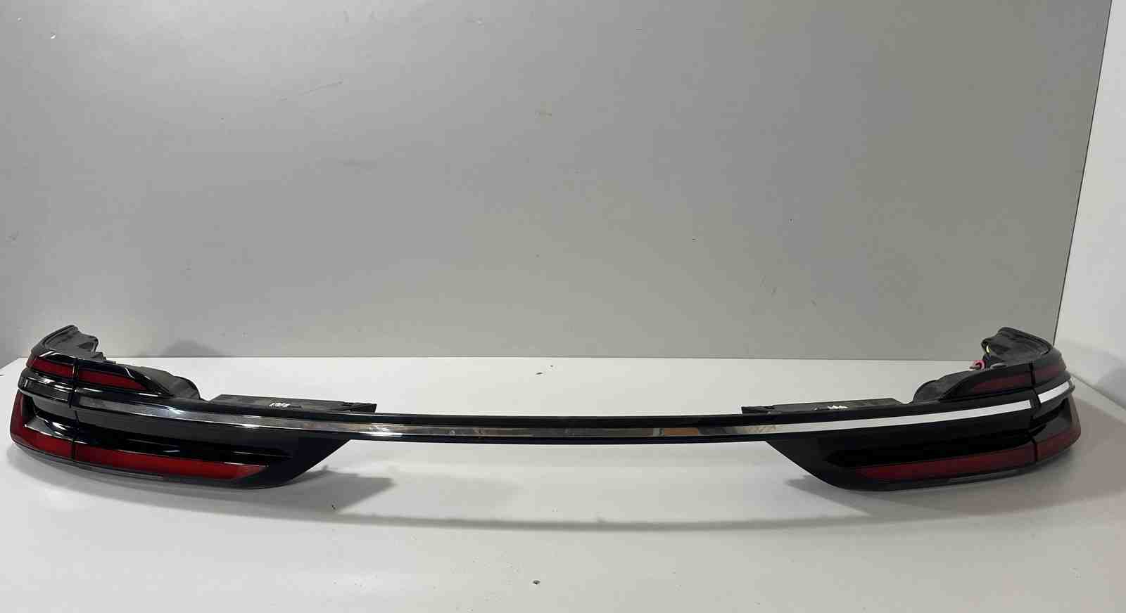 BMW X7 G07 (2018-2024) Комплект задних фонарей 9881353,9881354,9881357,9881358,7312188 32396814