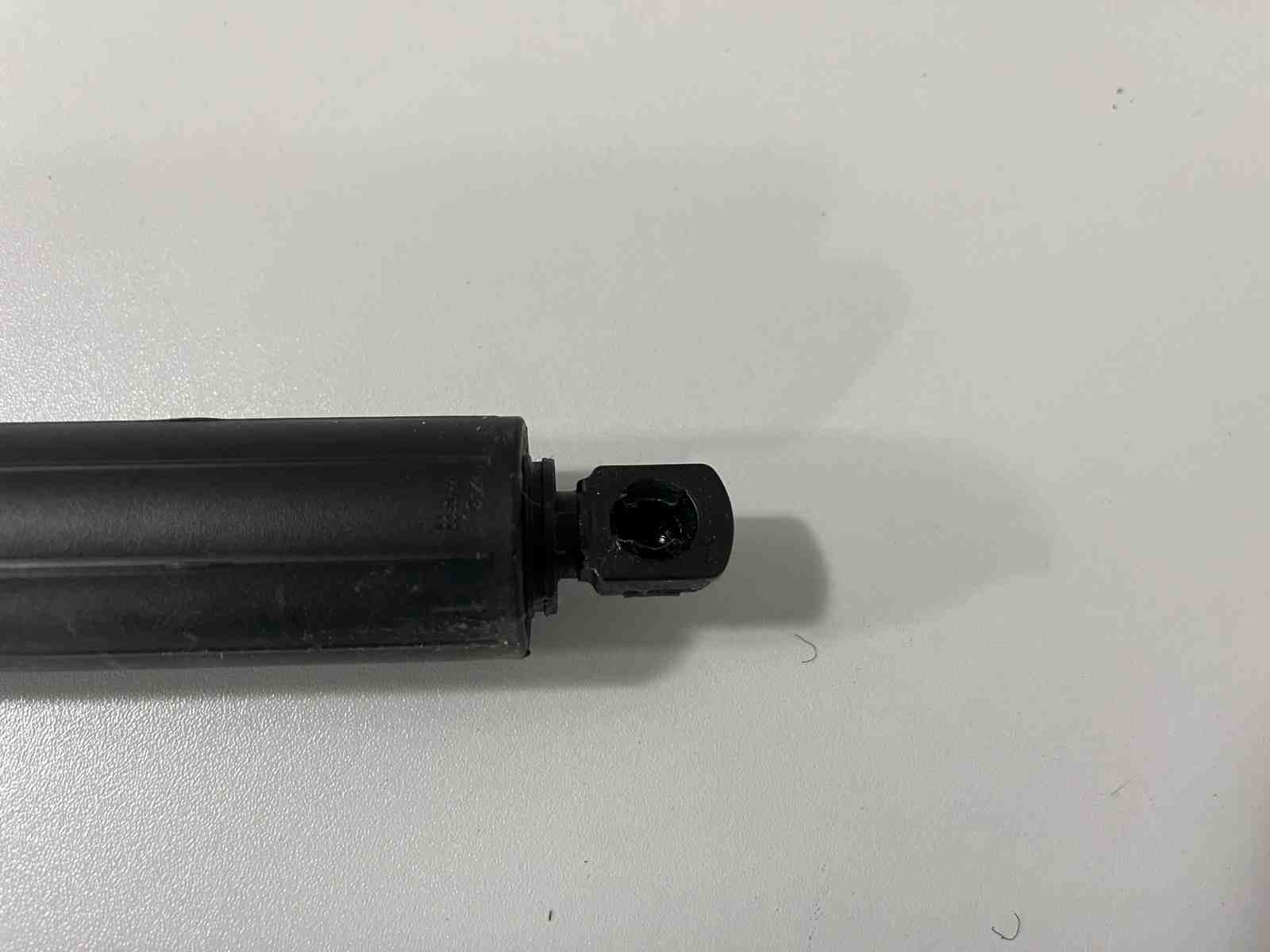 BMW X7 G07 (2018-2024) Left Side Tailgate Gas Strut 9482803 32396892