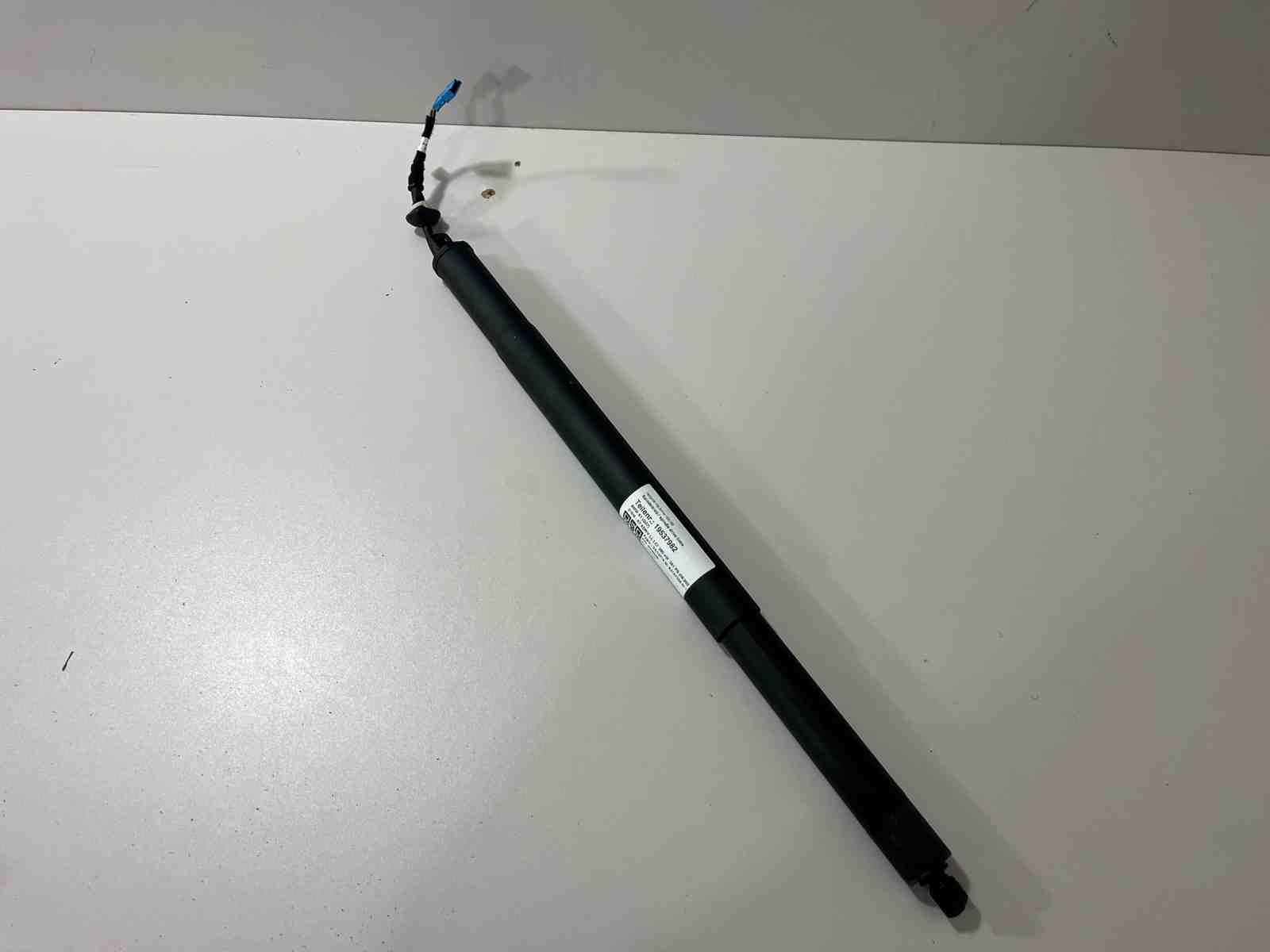 BMW X7 G07 (2018-2024) Left Side Tailgate Gas Strut 9482803 32396892