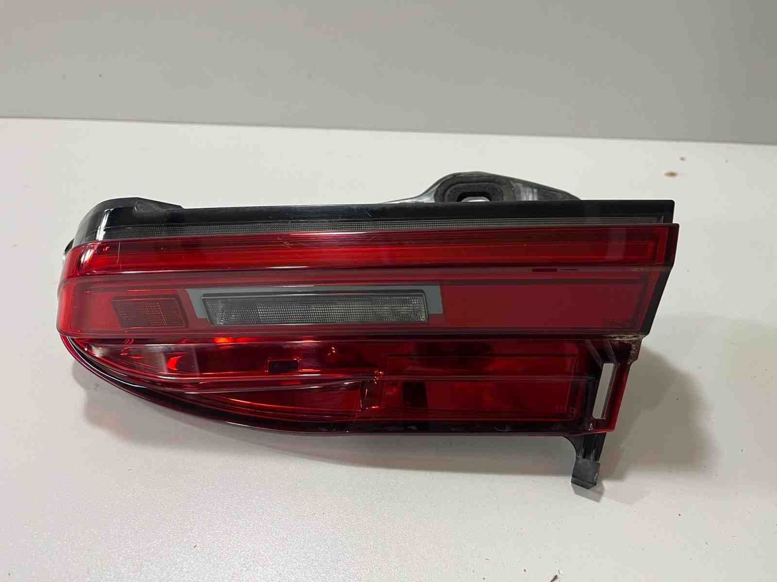 BMW 7 Series G11/G12 (2015-2023) Aizmugurējais labais lukturis bagāžniekā 8492342,9854644 32398237