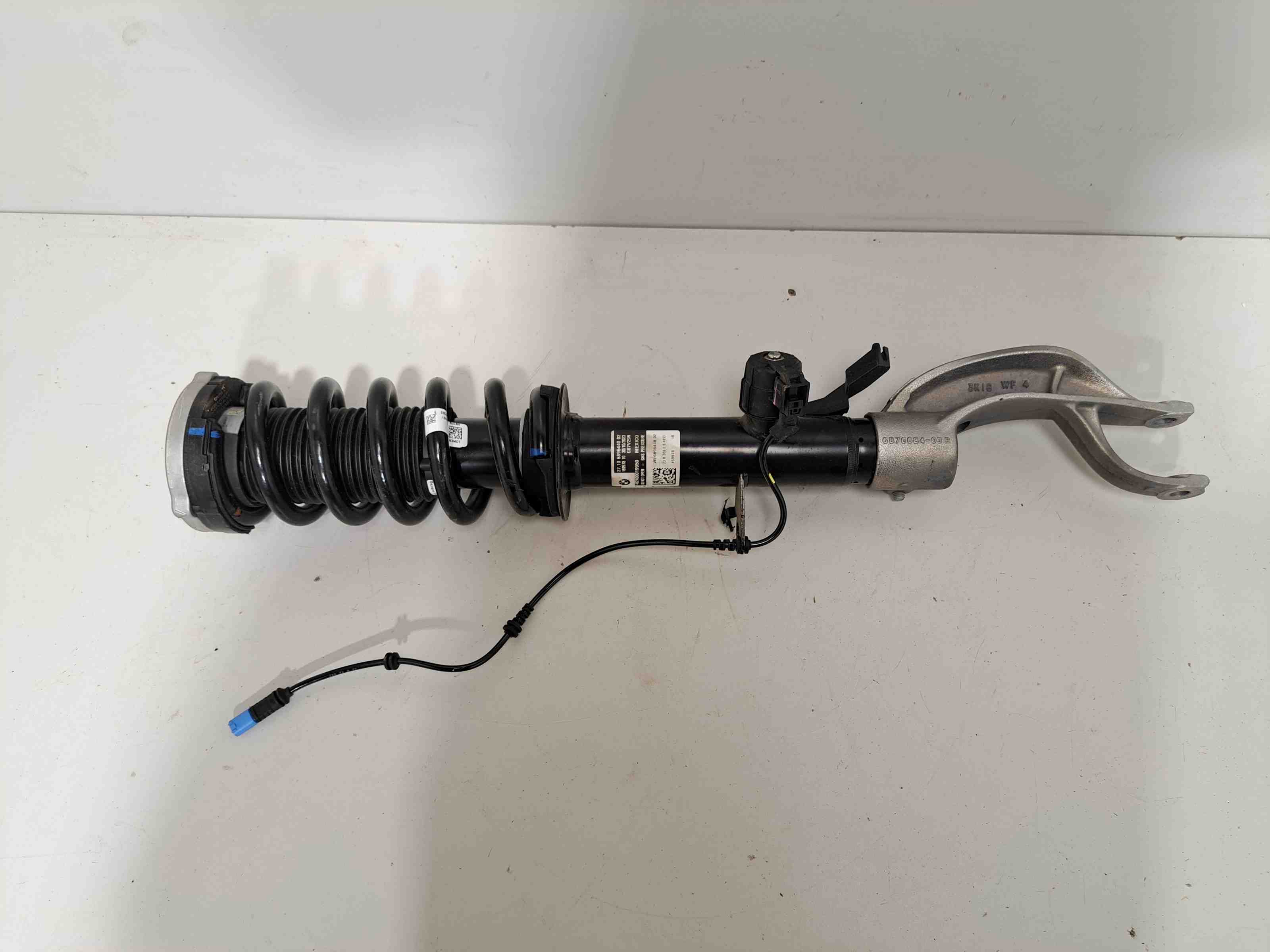 BMW X6 G06 (2019-2024) Stötdämpare fram höger 6896440,6876684,6866260,6887538,5A41FB8 32402882