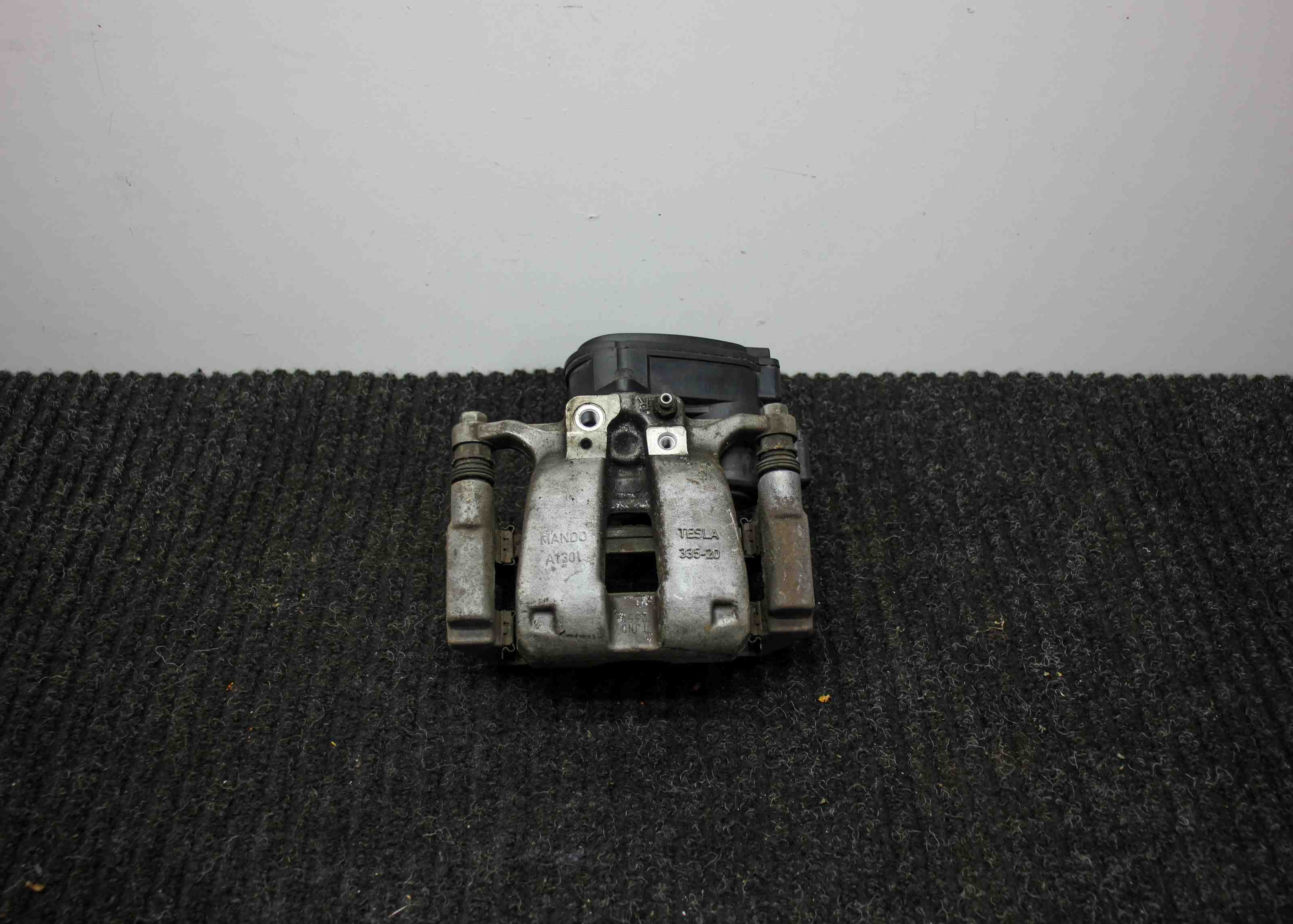 TESLA Model 3 1 generation (2017-2024) Rear Right Brake Caliper 104462400H 32398682