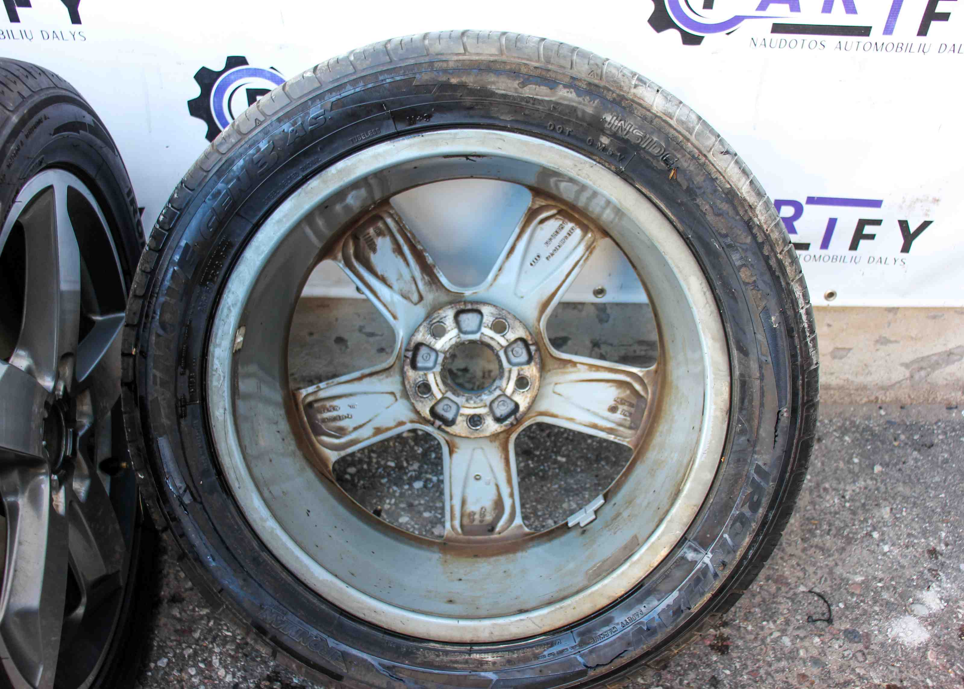 AUDI Q3 8U (2011-2020) Hjuluppsättning 8U0601025T 32402312