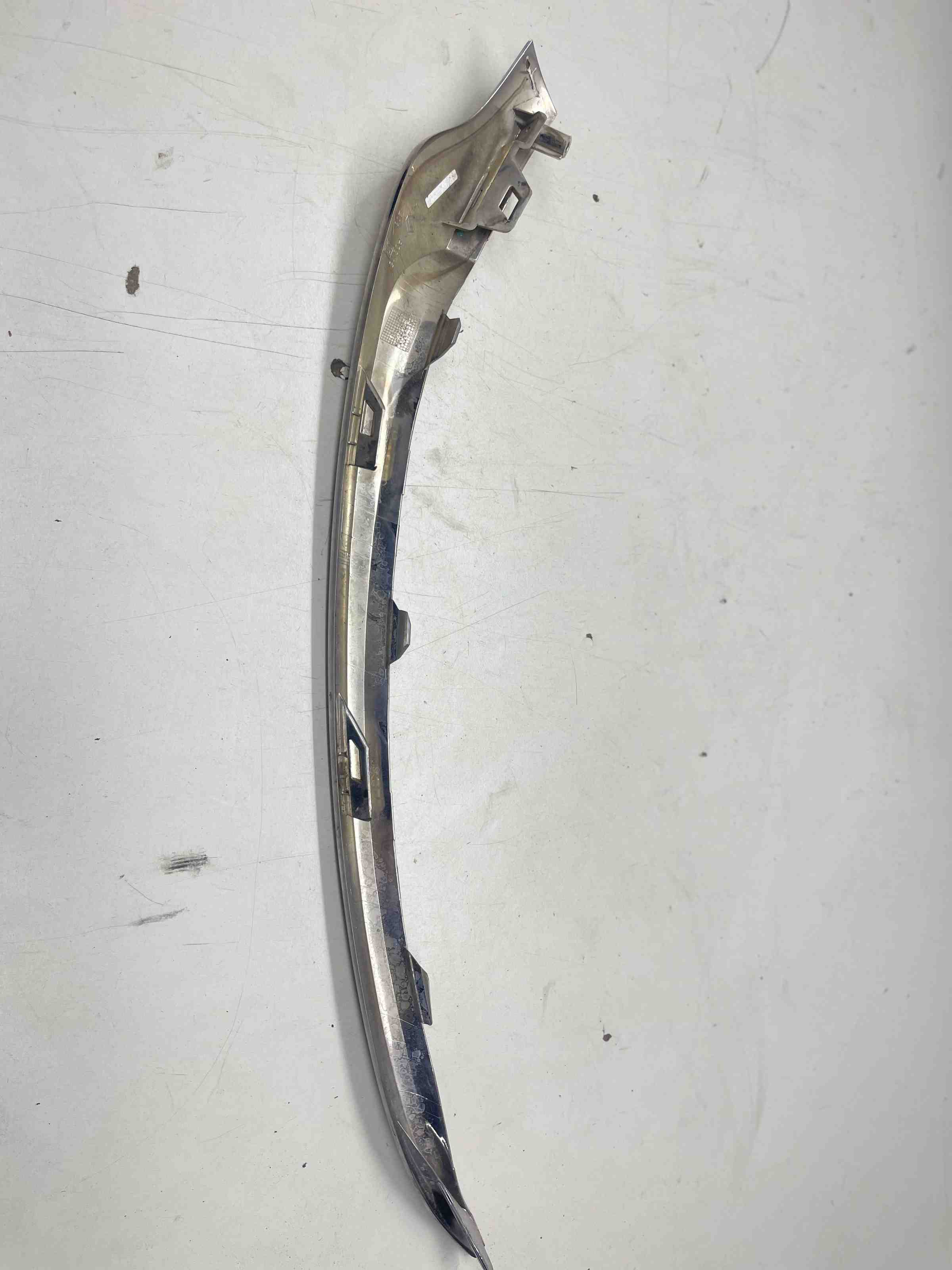 RENAULT Espace 5 generation (2015-2023) Priekšējā bampera labais moldings 620747721R 32393708