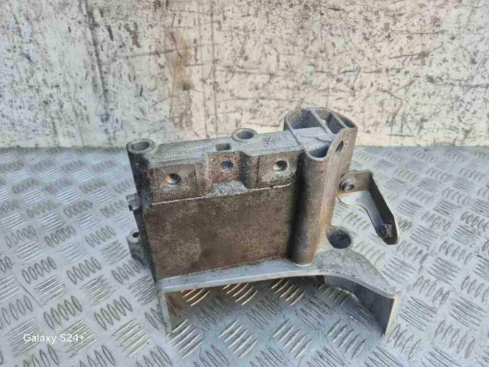 VOLKSWAGEN Polo 6 generation (2017-2024) Engine Bracket Right Side 05C199207 32462871