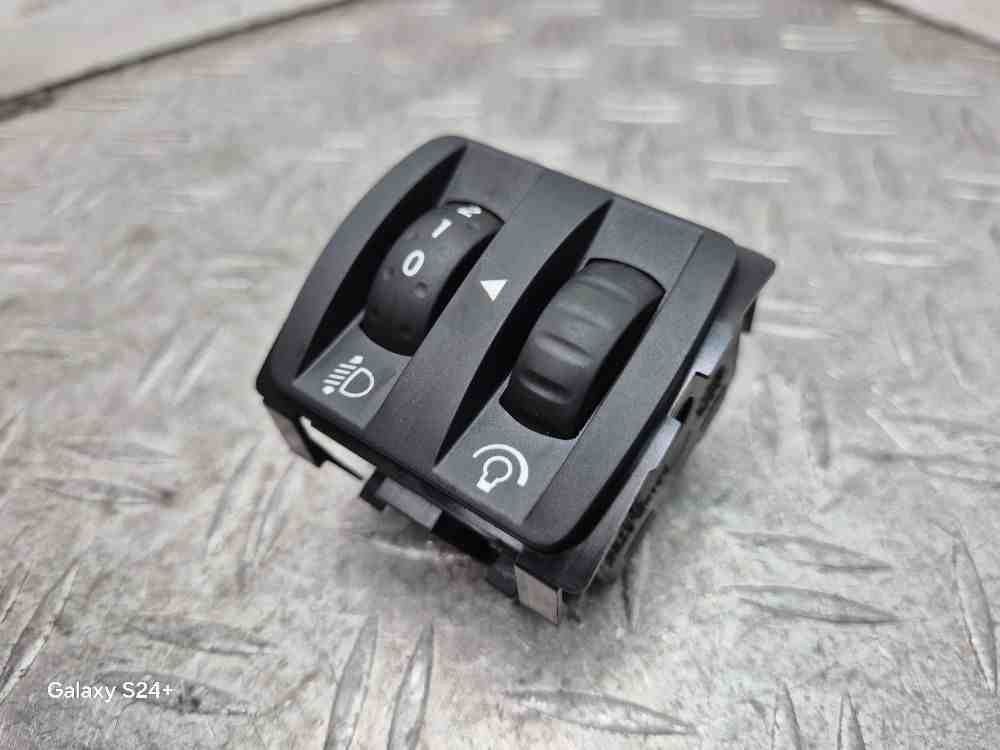 RENAULT Captur 1 generation (2013-2019) Lukturu augstuma regulēšanas slēdzis 251900567R 32546350