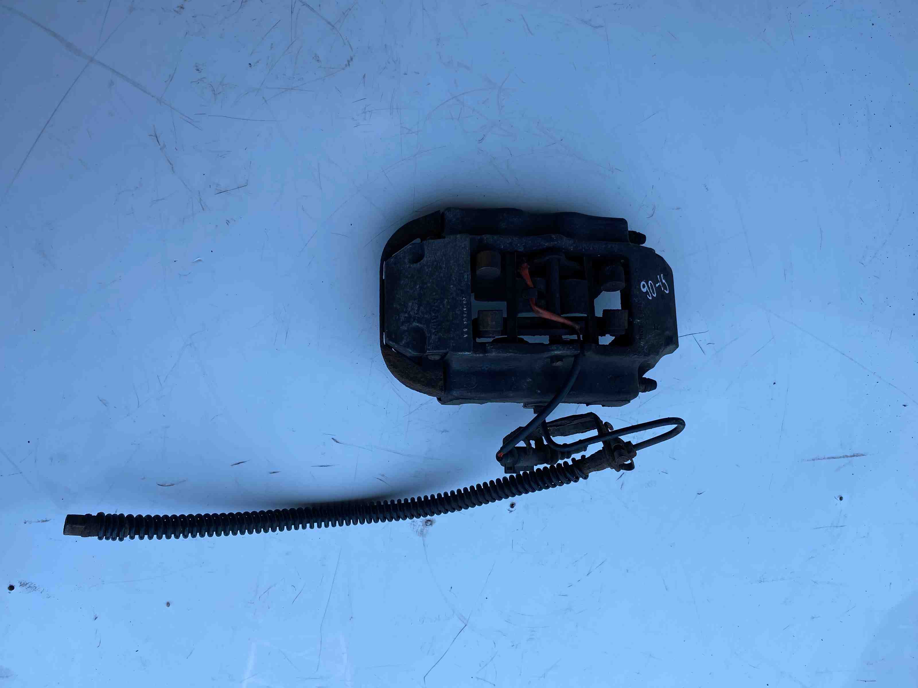 VOLKSWAGEN Touareg 1 generation (2002-2010) Priekšējais kreisais bremžu suports 207673046A 32406910
