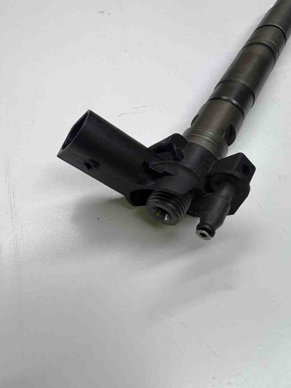 VOLKSWAGEN Passat B6 (2005-2010) Форсунка 03L130277 32398533