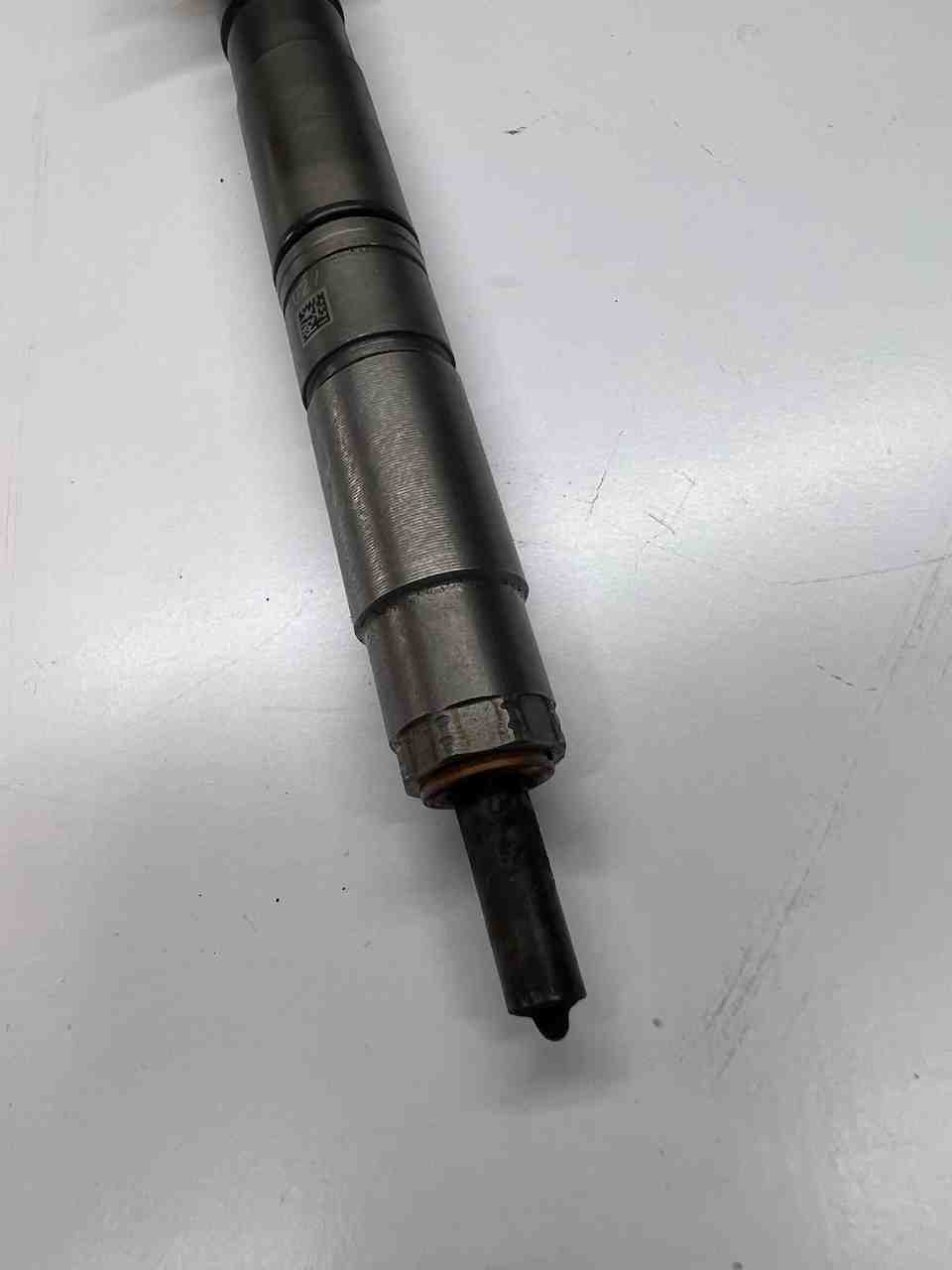 VOLKSWAGEN Passat B6 (2005-2010) Форсунка 03L130277 32398533
