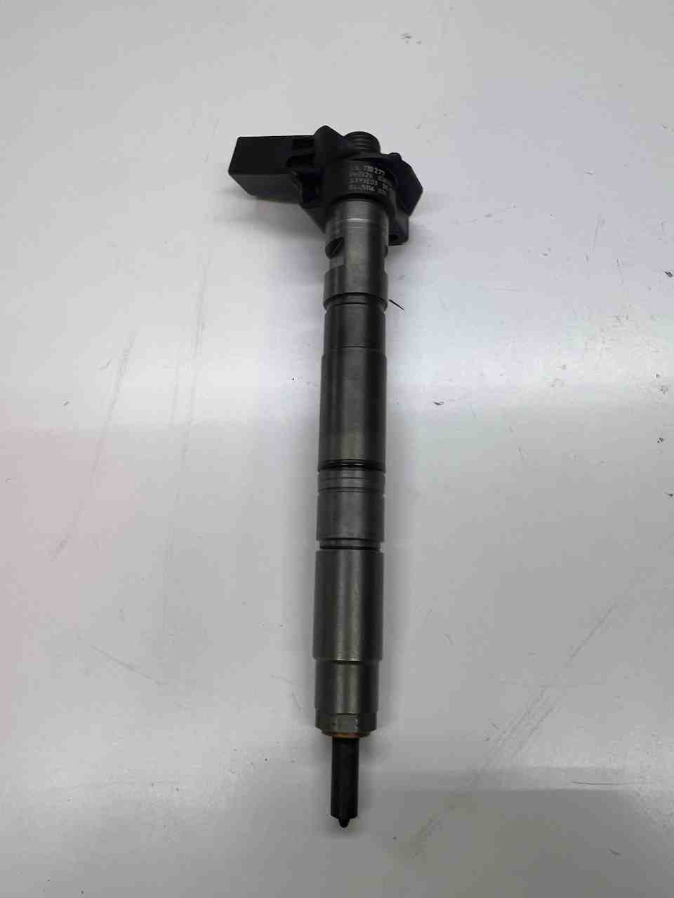 VOLKSWAGEN Passat B6 (2005-2010) Форсунка 03L130277 32398564