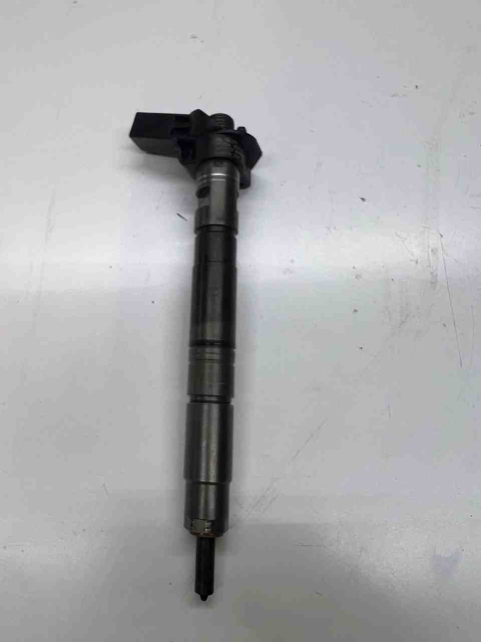 VOLKSWAGEN Passat B6 (2005-2010) Fuel Injector 03L130277 32398569