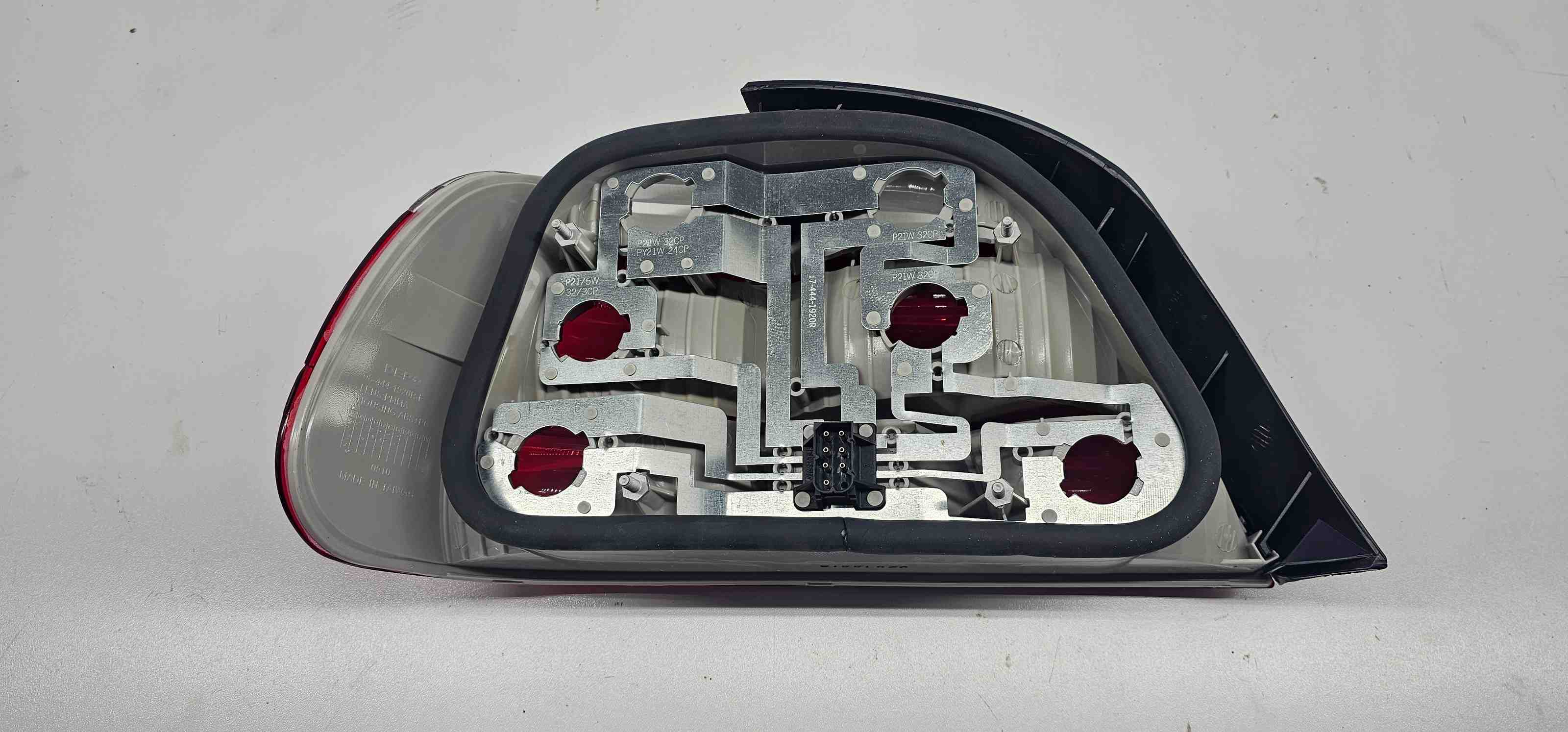 BMW 7 Series E38 (1994-2001) Bakre höger bakljuslampa SK161010795,8379114,084441920RF 32400260