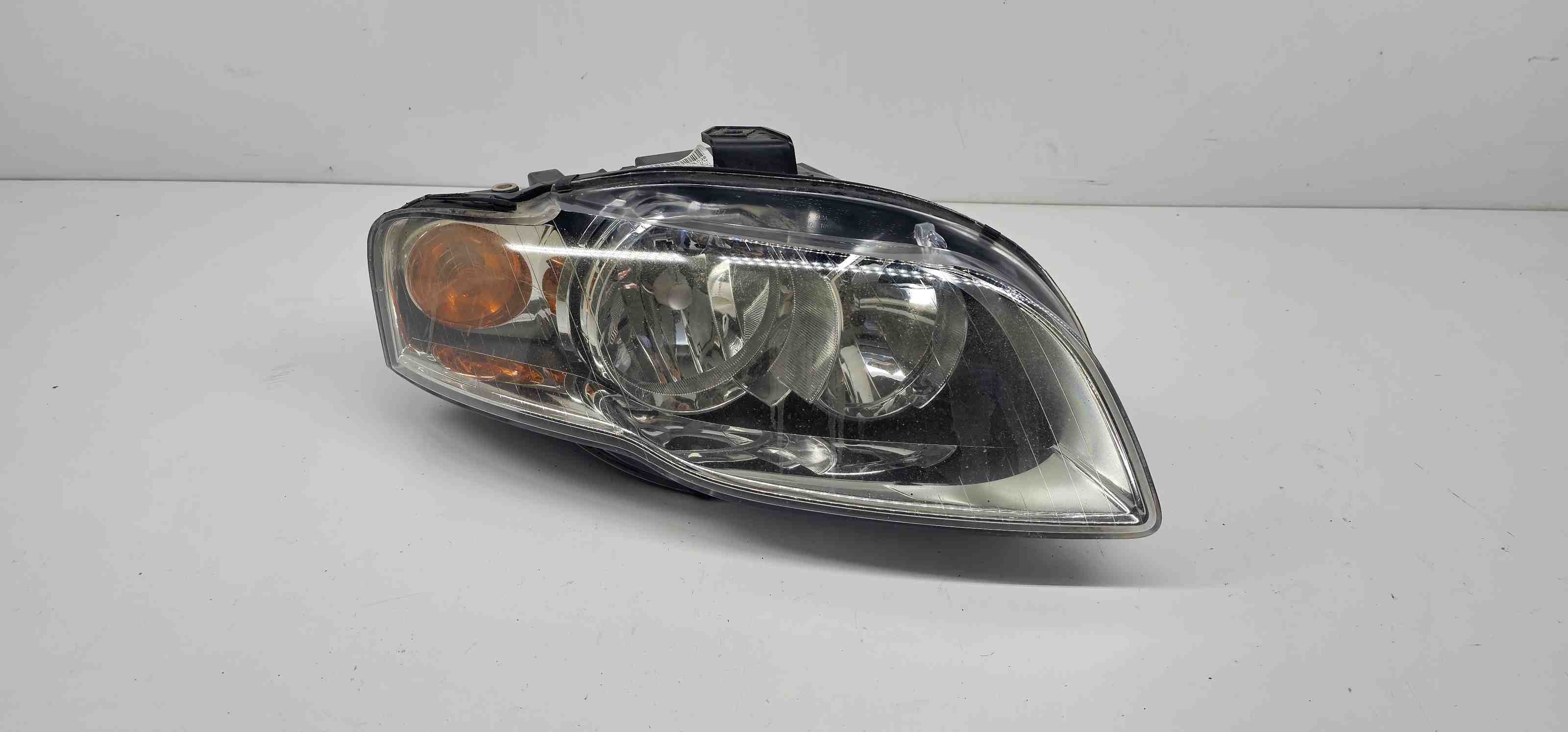 AUDI A4 B7/8E (2004-2008) Фара передняя правая 0301219602,8E0941004AJ 32404771
