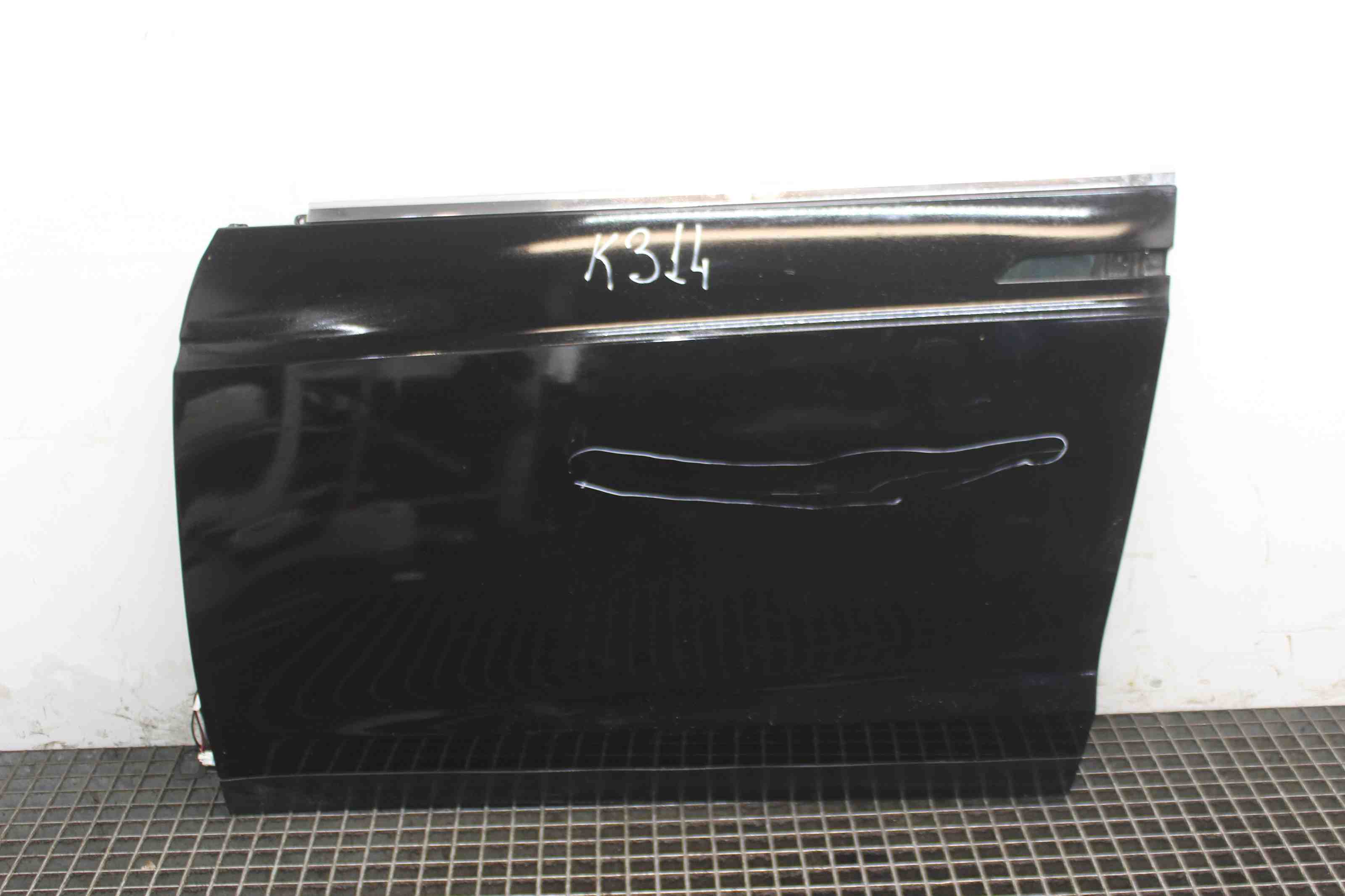 TESLA Model X 1 generation (2015-2024) Front Left Door 32395403