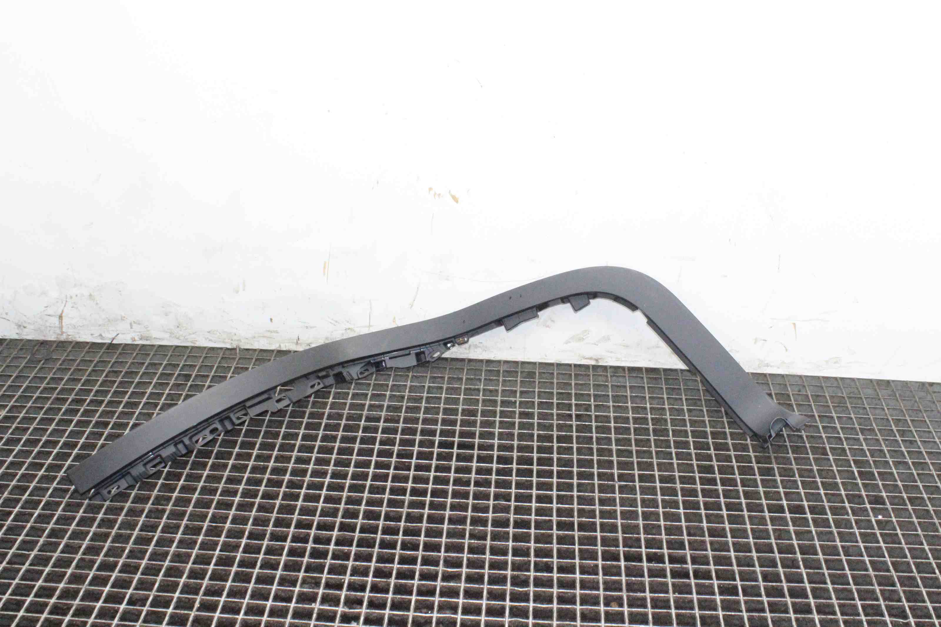 TESLA Model X 1 generation (2015-2024) Aizmugurējā labā statnes apdare 1105129-00-E 32395897