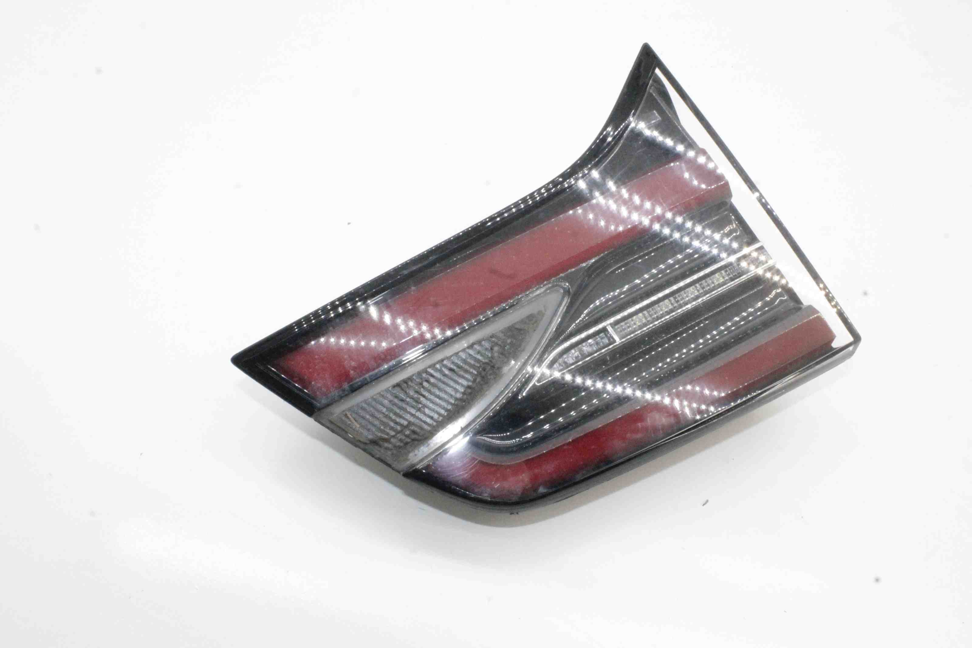 TESLA Model X 1 generation (2015-2024) Aizmugurējais kreisais lukturis bagāžniekā 1034338-00-B 32402000
