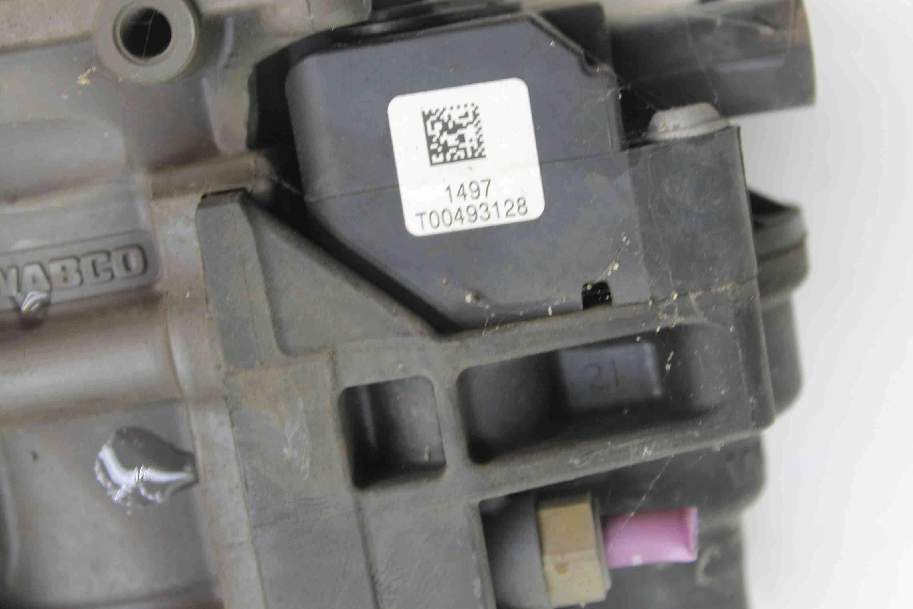 TESLA Model X 1 generation (2015-2024) Suspension Compressor 10R-036089 32402437
