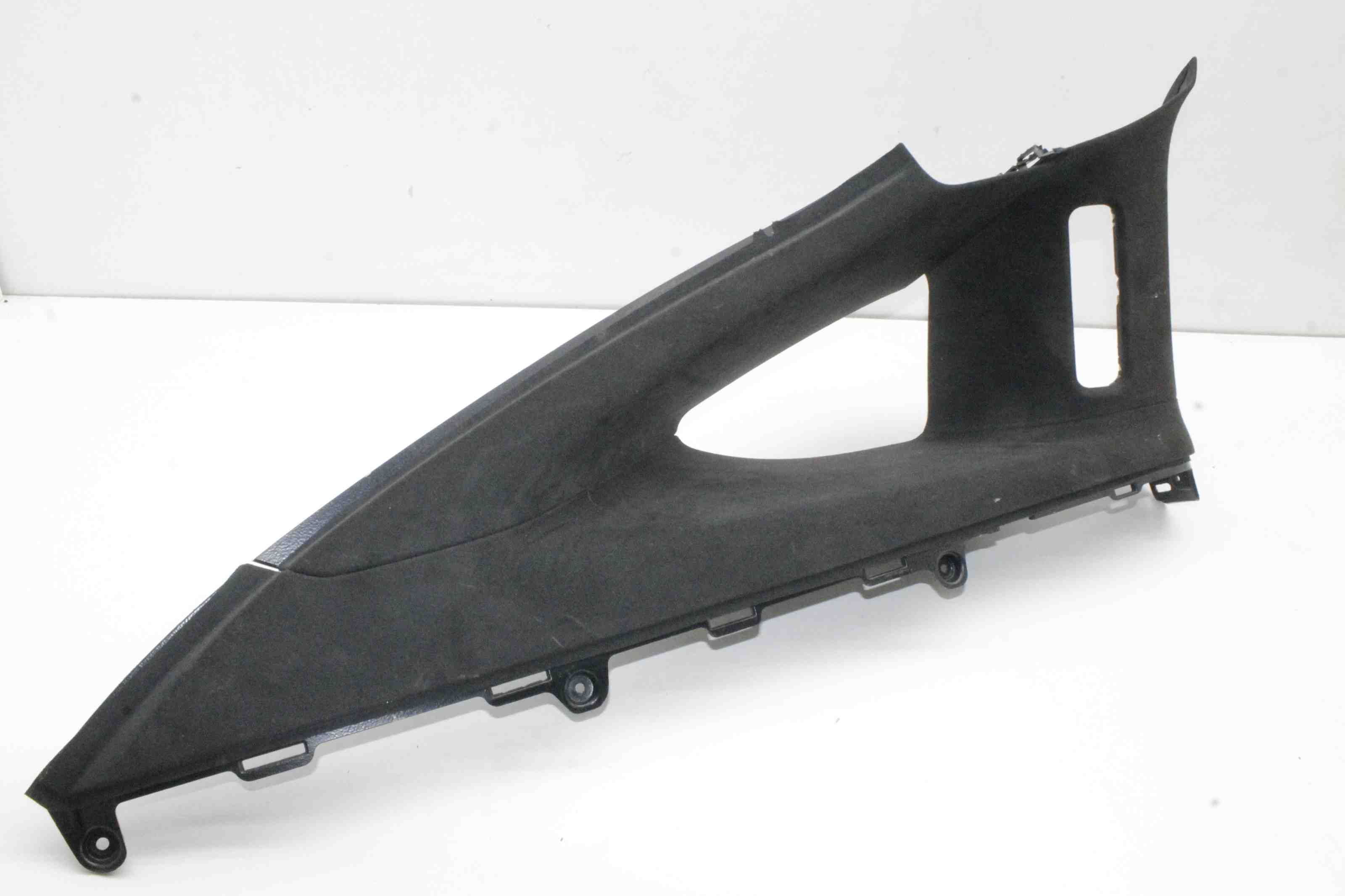 TESLA Model X 1 generation (2015-2024) Aizmugurējā kreisā statnes apdare 1035957-16-E 32403679