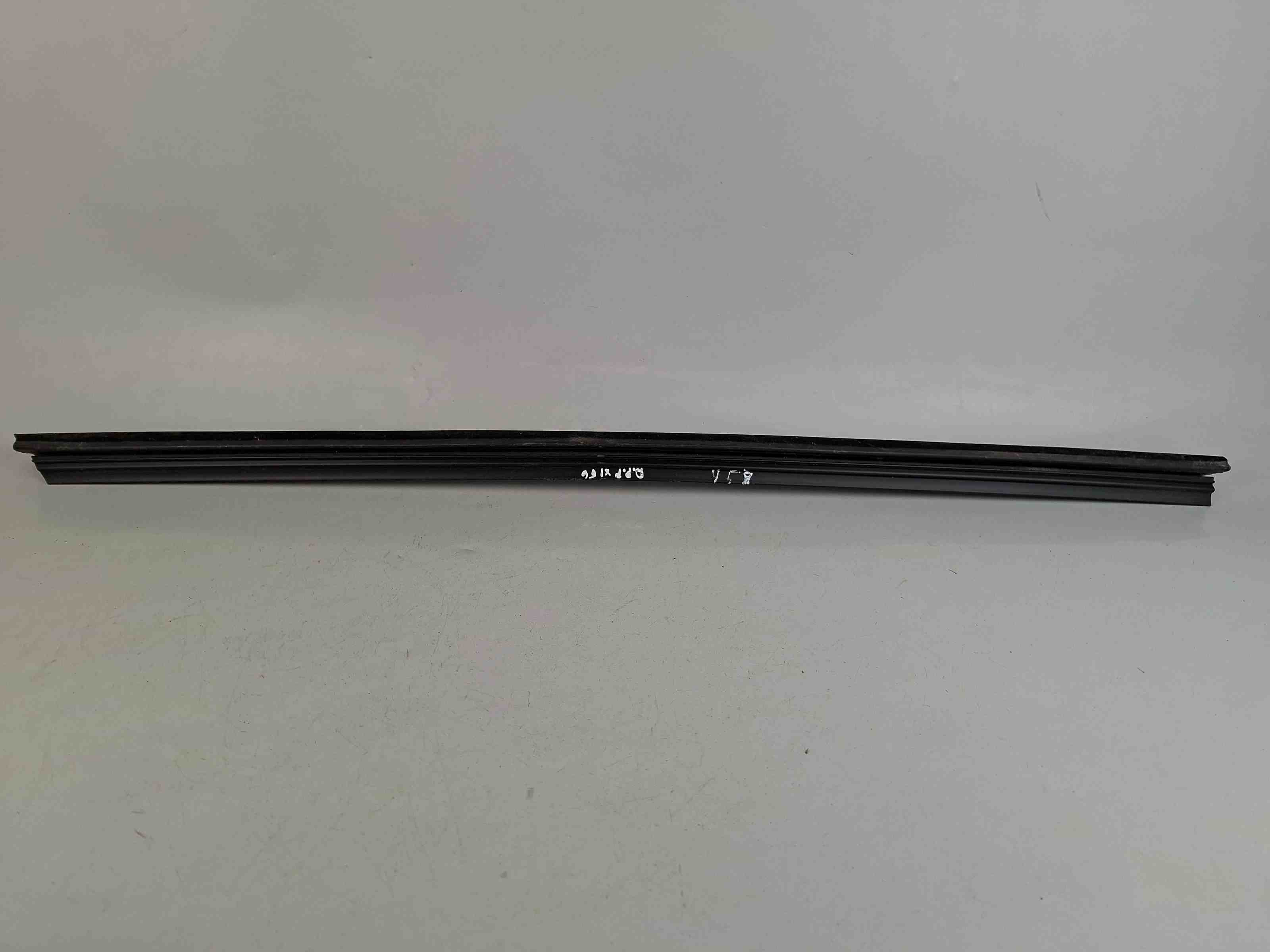 MERCEDES-BENZ GLA-Class X156 (2013-2020) Priekšējo labo durvju gumija A1567250565 32410482