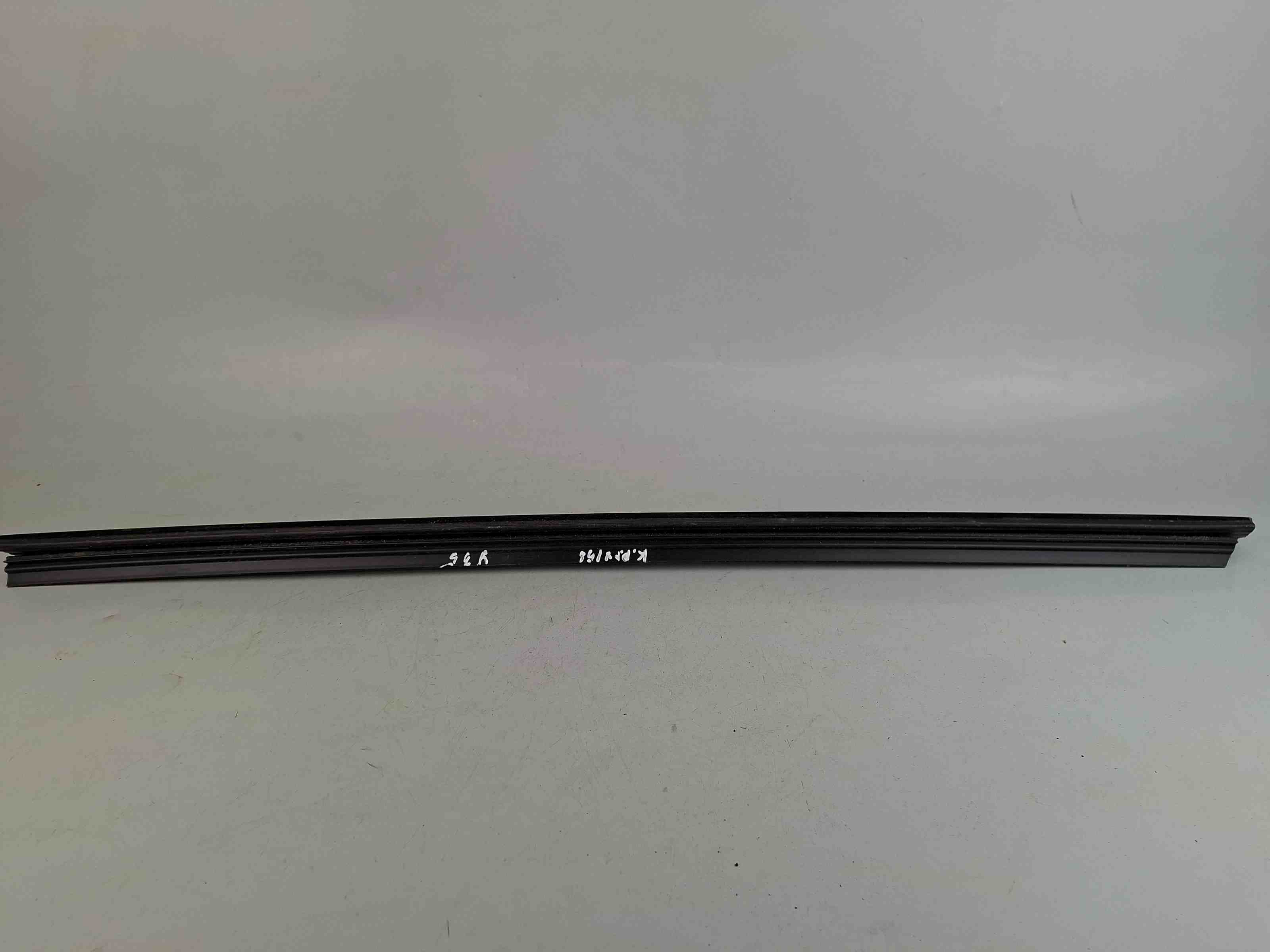 MERCEDES-BENZ GLA-Class X156 (2013-2020) Priekšējo labo durvju gumija A1567250465 32419076