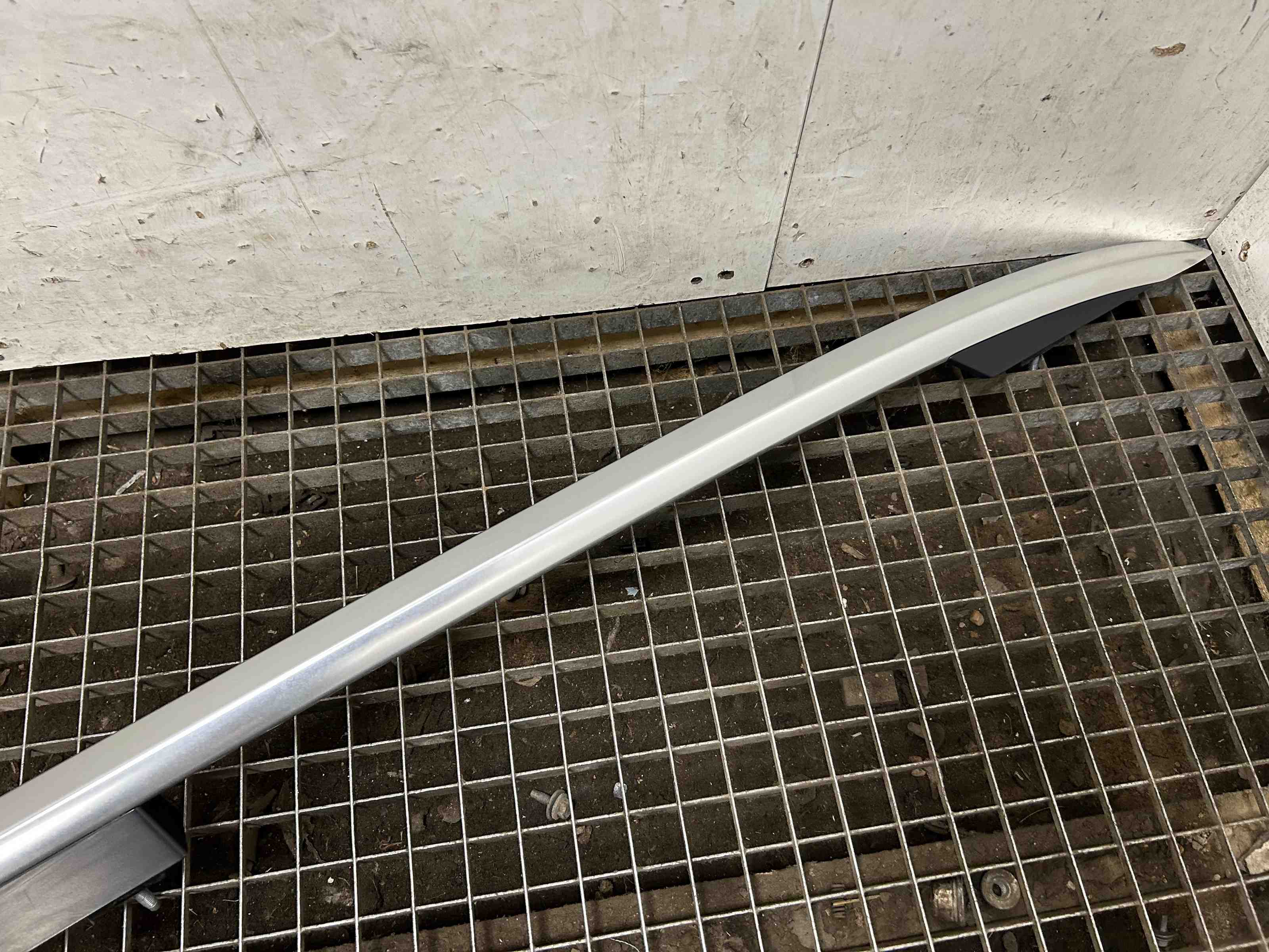 MERCEDES-BENZ GL-Class X166 (2012-2015) Kreisās puses jumta sliede A1668900993 32395190