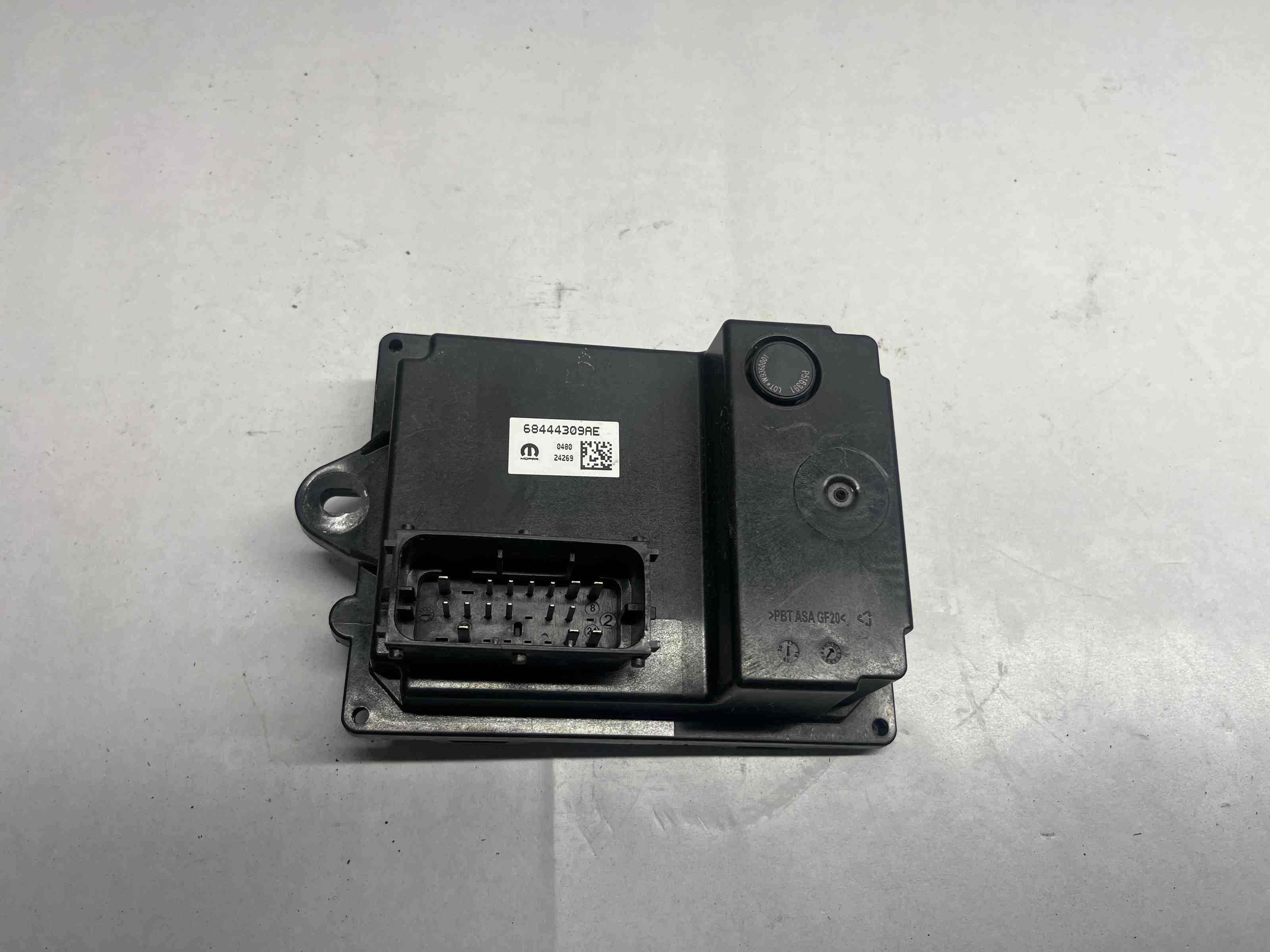 RAM Ram 4 generation (2008-2023) Citau veidu vadības bloki 68444309AE 32397032