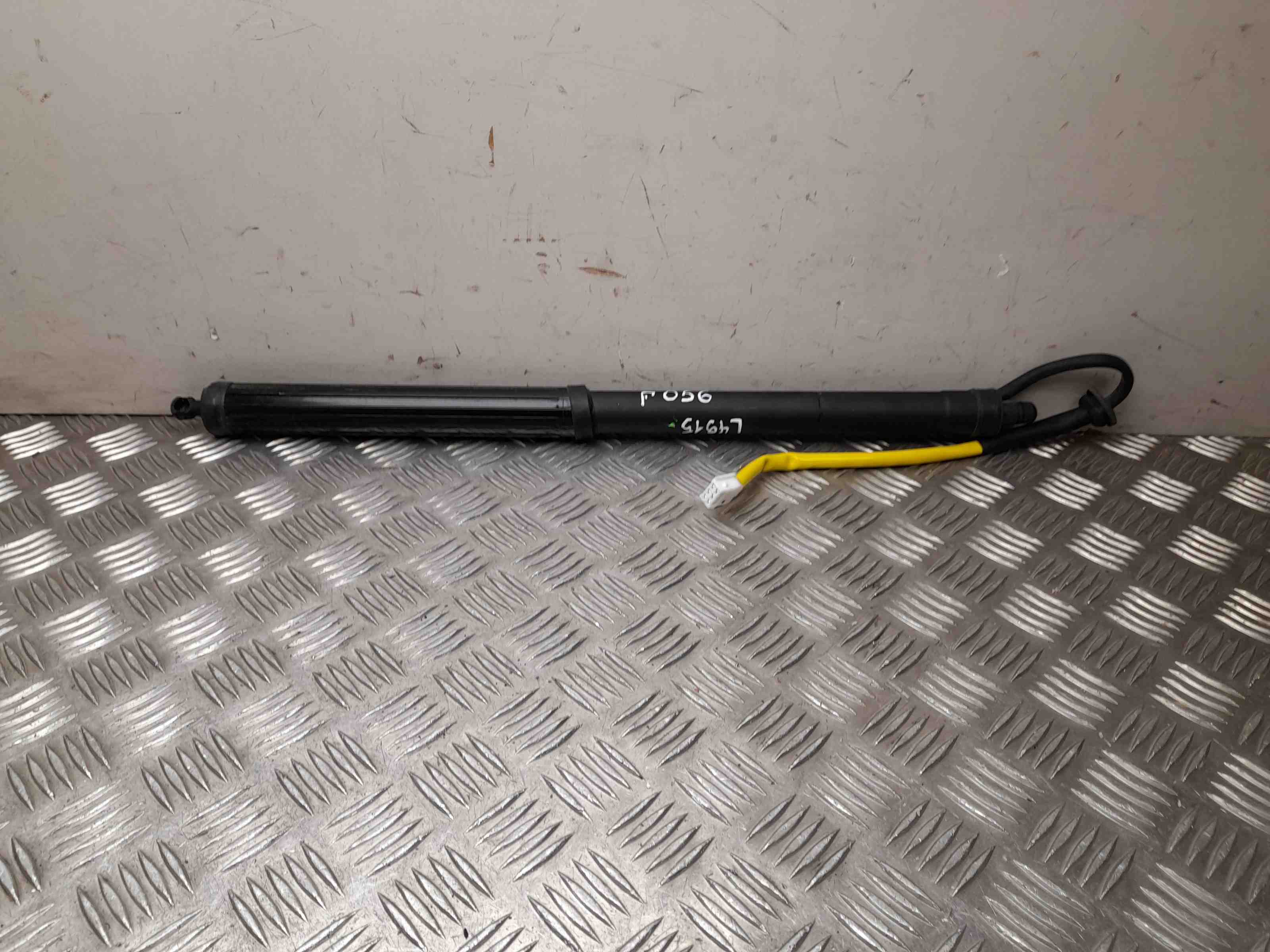 TOYOTA Corolla 12 generation E210 (2019-2024) Left Side Tailgate Gas Strut 6892012010 32386770