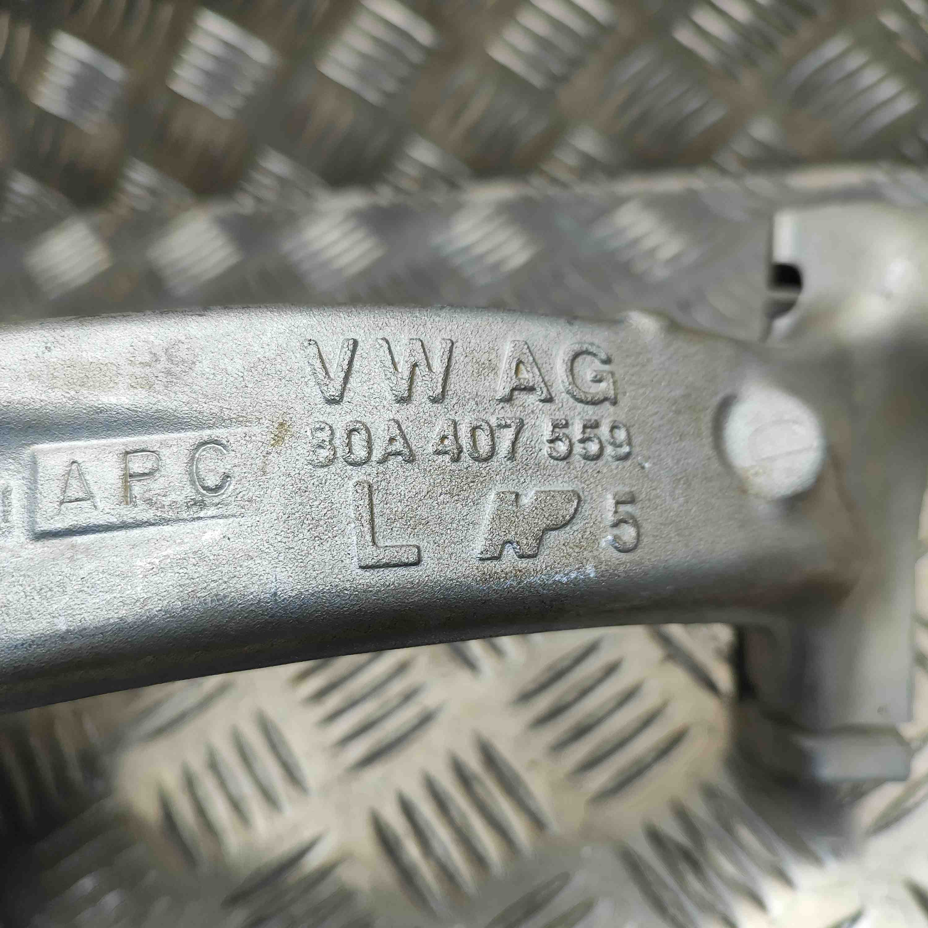 AUDI Q5 FY (2016-2024) Priekšējā kreisā riteņa rumbas vārpsta/stupica 80A407559 31847397
