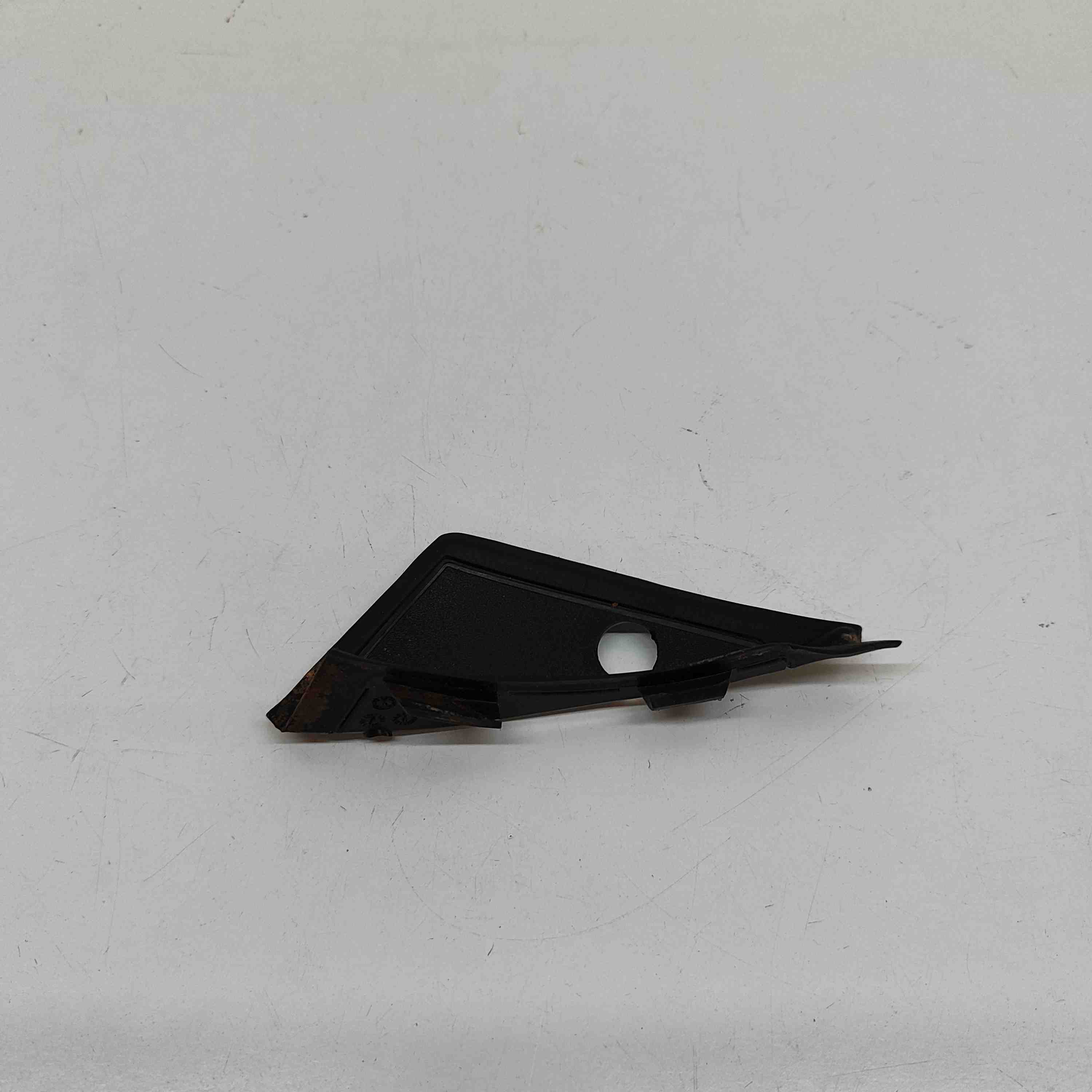 AUDI Eņģu apdare 8B3821654 31881743
