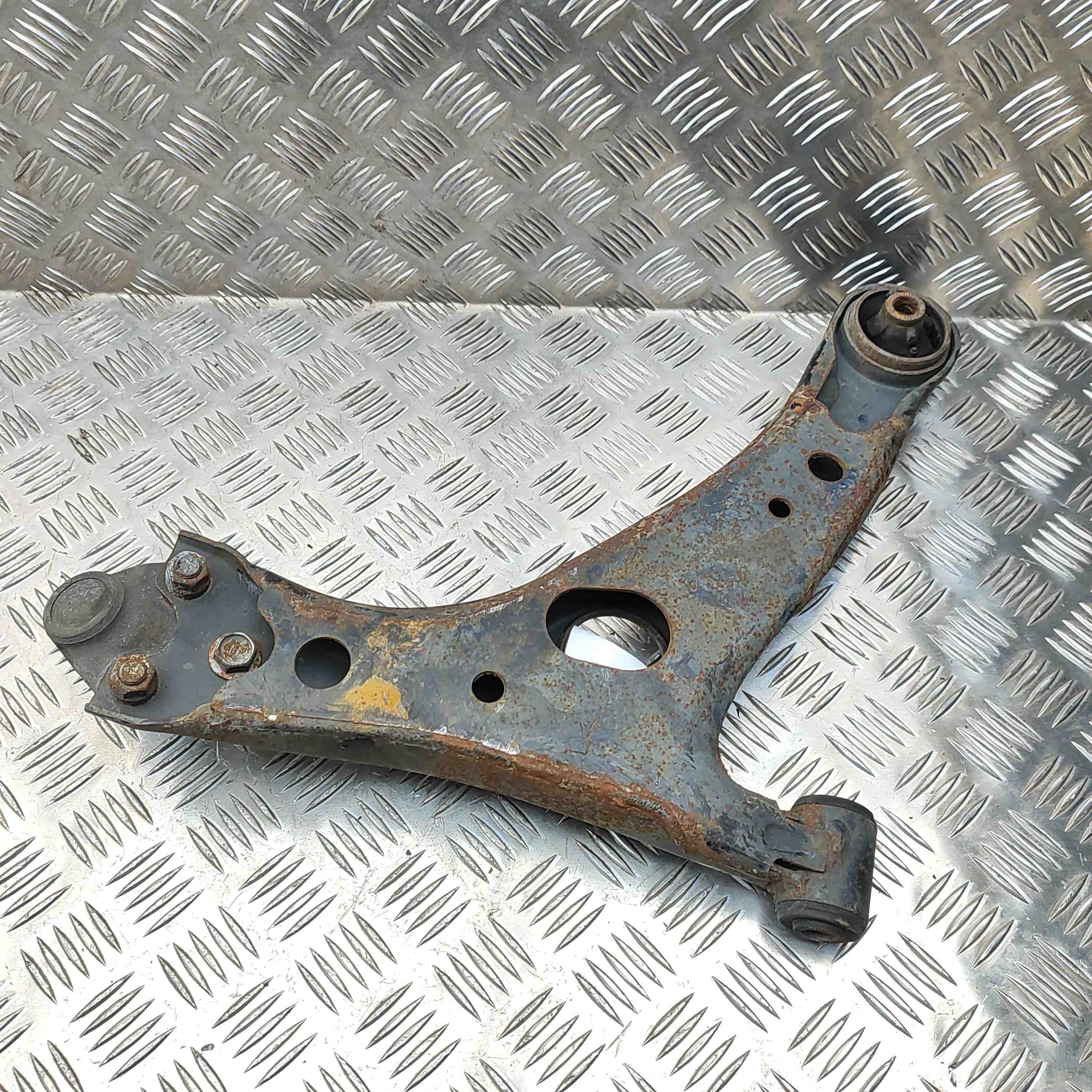 TOYOTA Celica 7 generation (1999-2006) Нижний рычаг передний левый 48069-20381 32030782